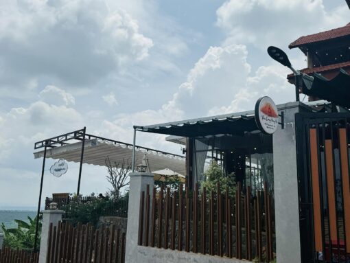 Mái xếp lượn sóng quán cafe