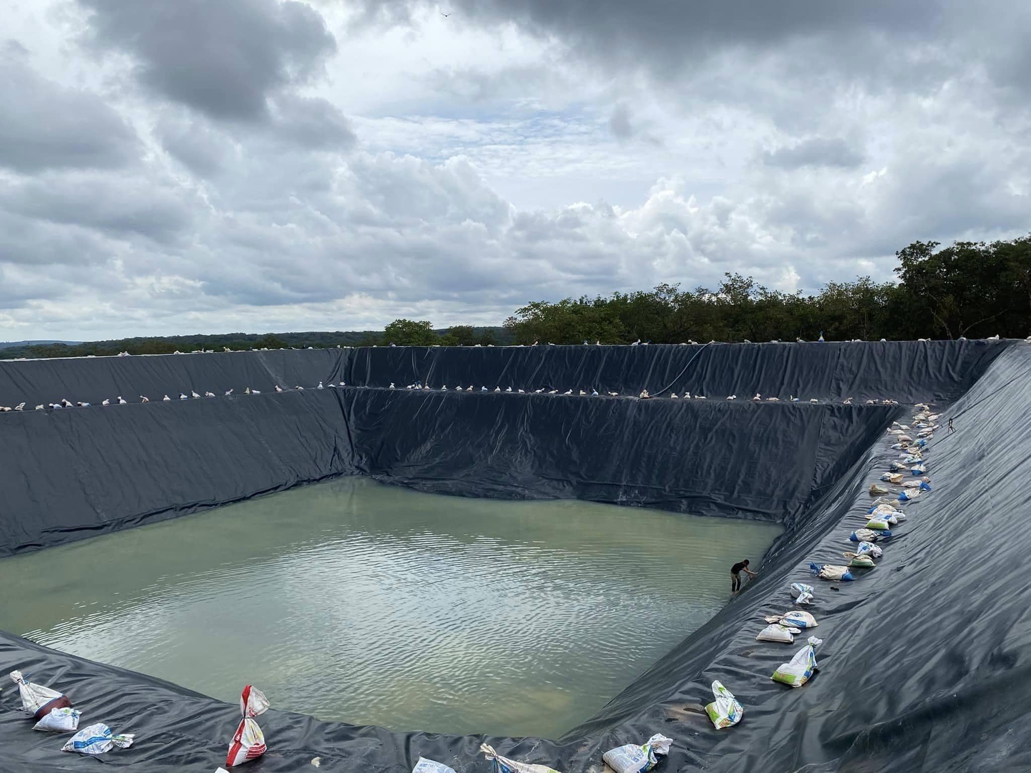 Bạt lót hồ trữ nước HDPE tưới cây ở Gia Lai Bạt lót hồ trữ nước HDPE tưới cây ở Gia Lai