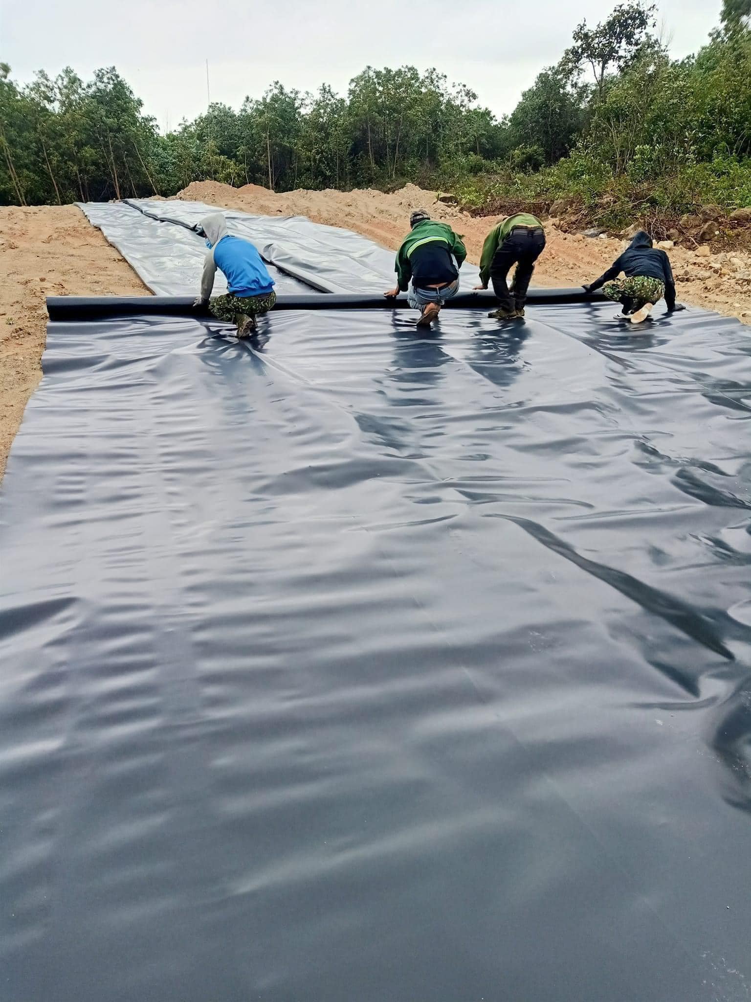 Thi công Bạt nhựa đen 2 mặt HDPE