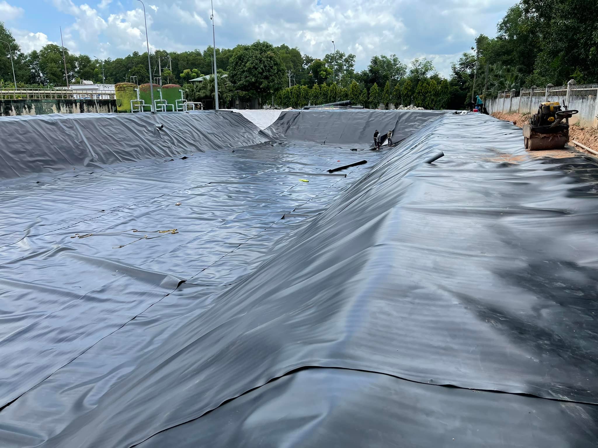 Bạt lót ao hồ HDPE ở Lâm Đồng chứa nước nuôi tôm cá Bạt lót ao hồ HDPE ở Lâm Đồng chứa nước nuôi tôm cá