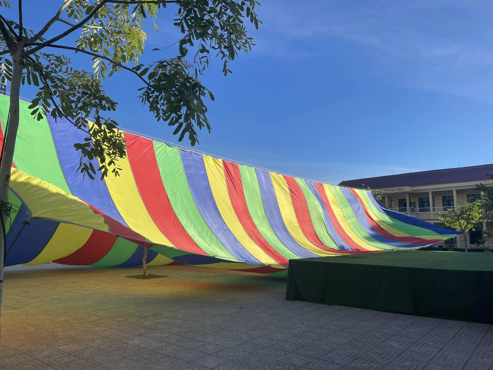 Dù che sự kiện sân trường học ở Vĩnh Long Dù che sự kiện sân trường học ở Vĩnh Long