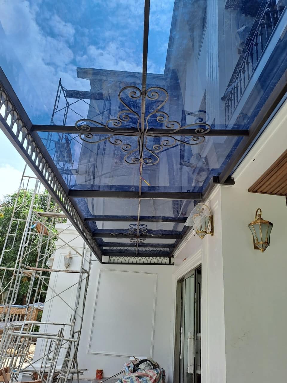 Mái che bằng tấm Polycarbonate