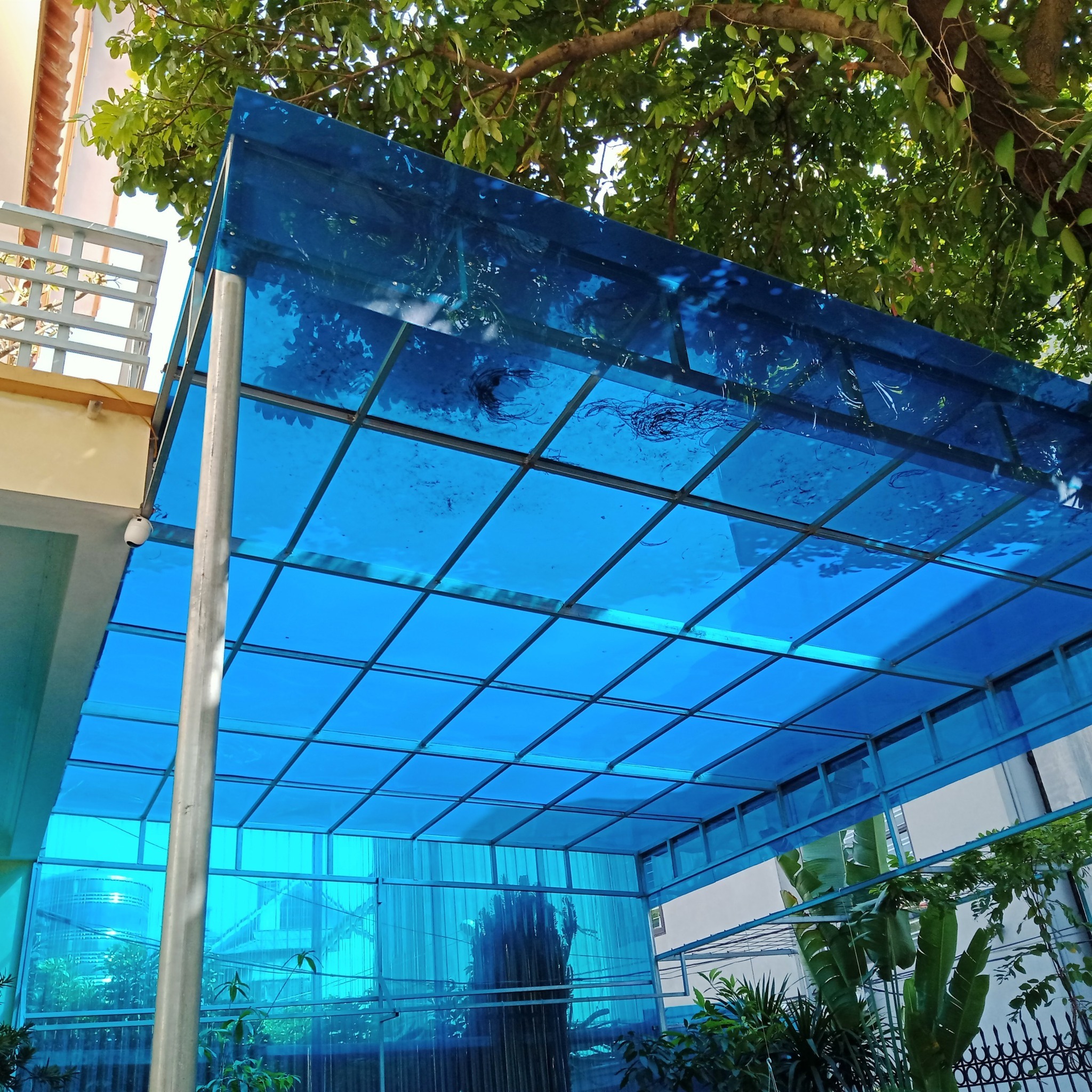 Mái che bằng tấm Polycarbonate