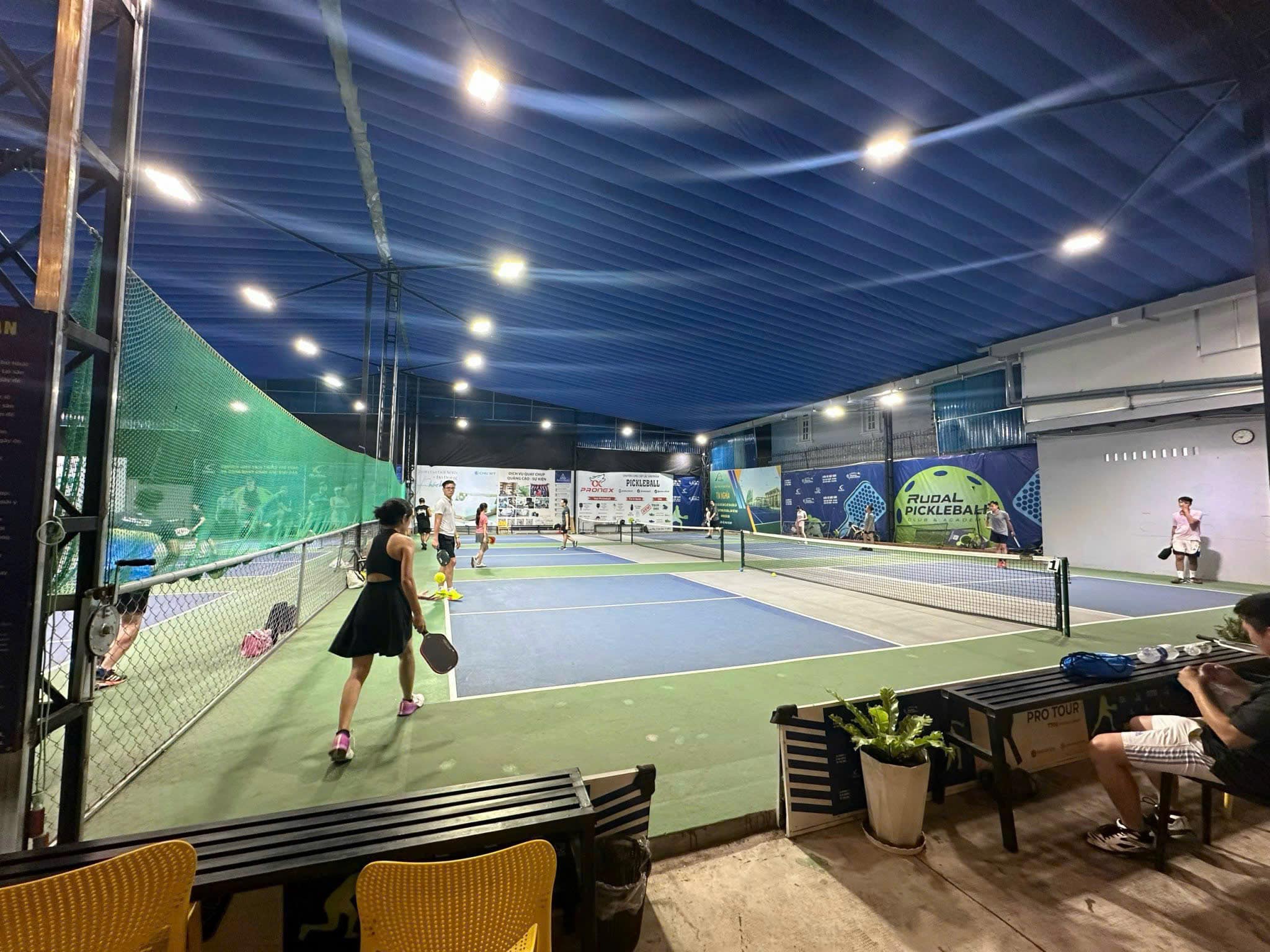 Mẫu Mái xếp che sân Pickleball đẹp