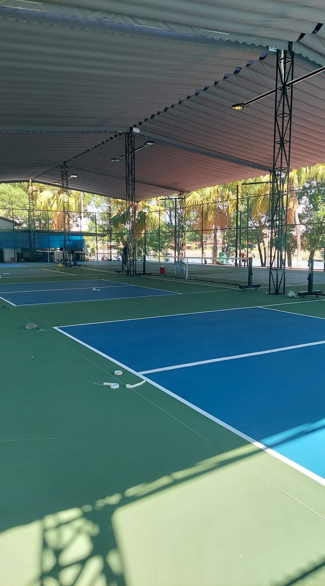 Mái xếp che sân Pickleball