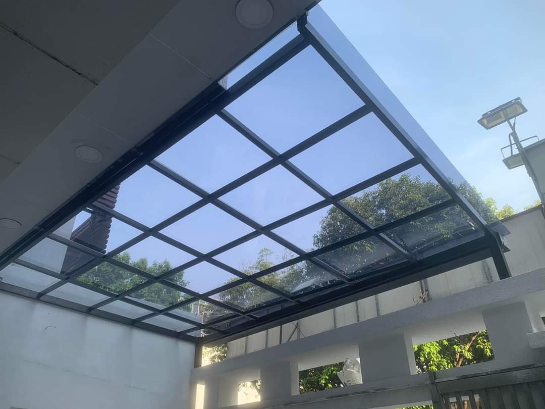 Tấm Nhựa Polycarbonate che nhà xe ô tô