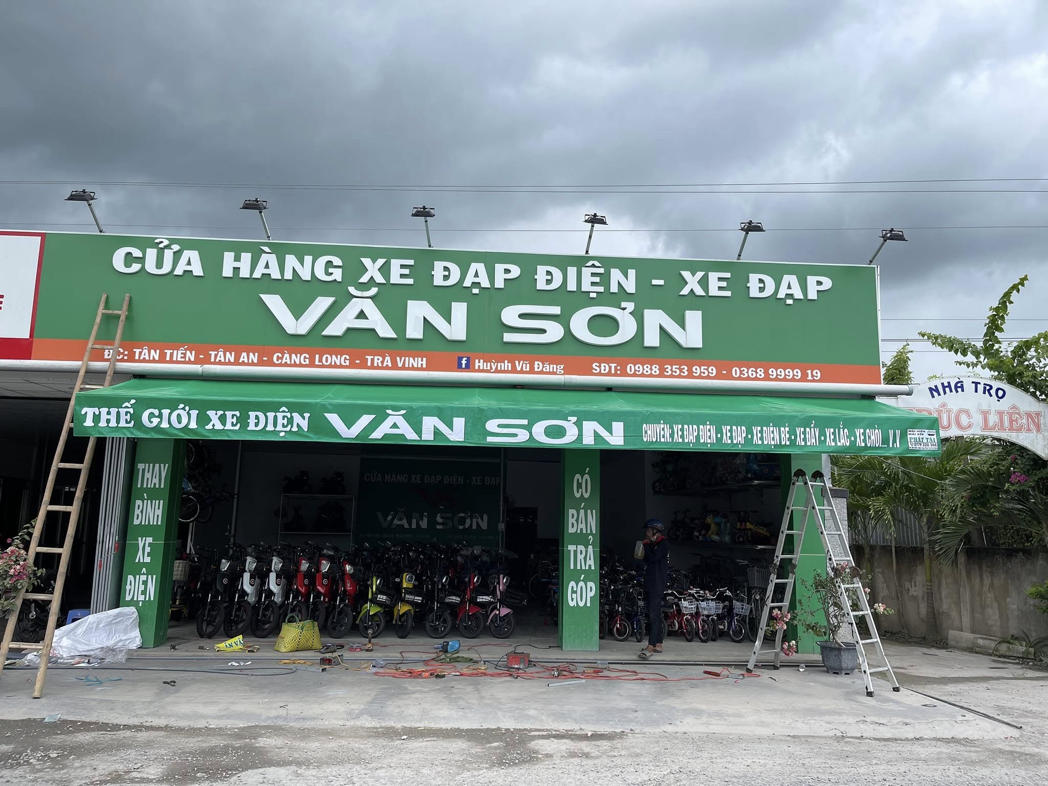 Mái hiên di động cửa hàng