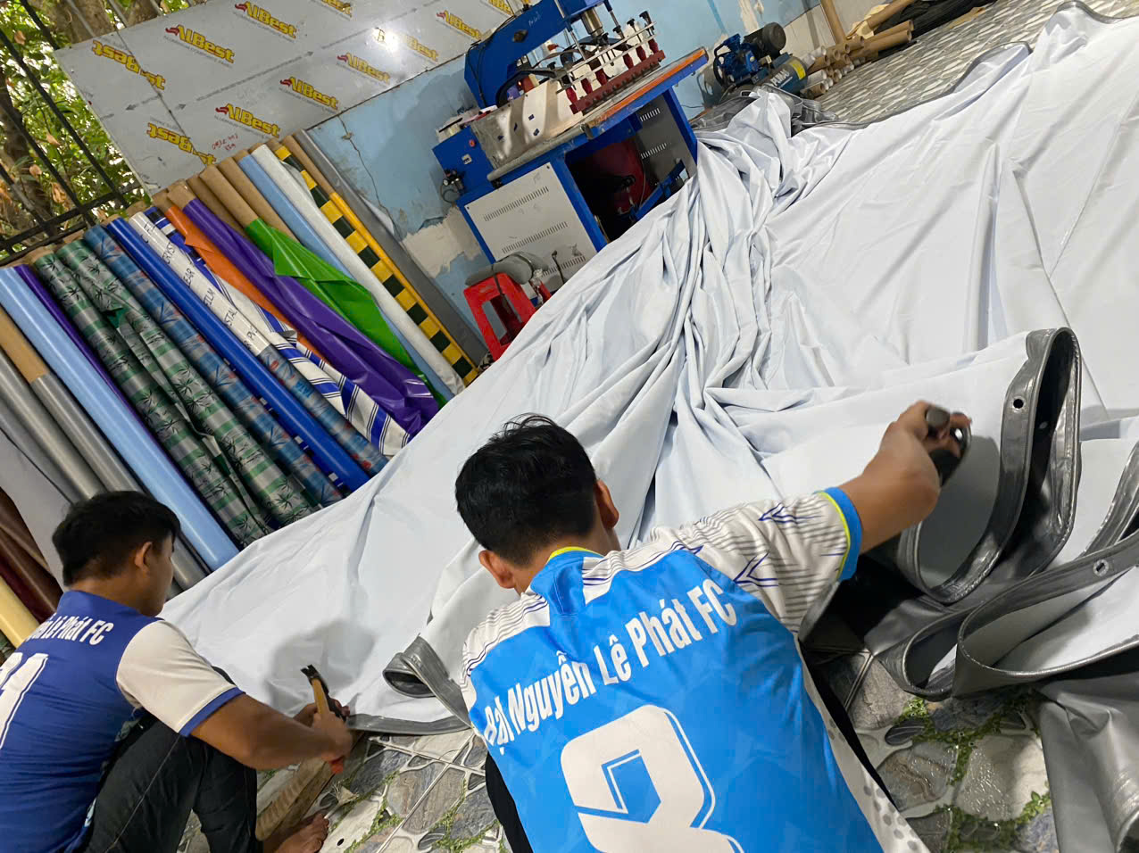 May ép bạt nhựa theo yêu cầu ở TPHCM May ép bạt nhựa theo yêu cầu ở TPHCM