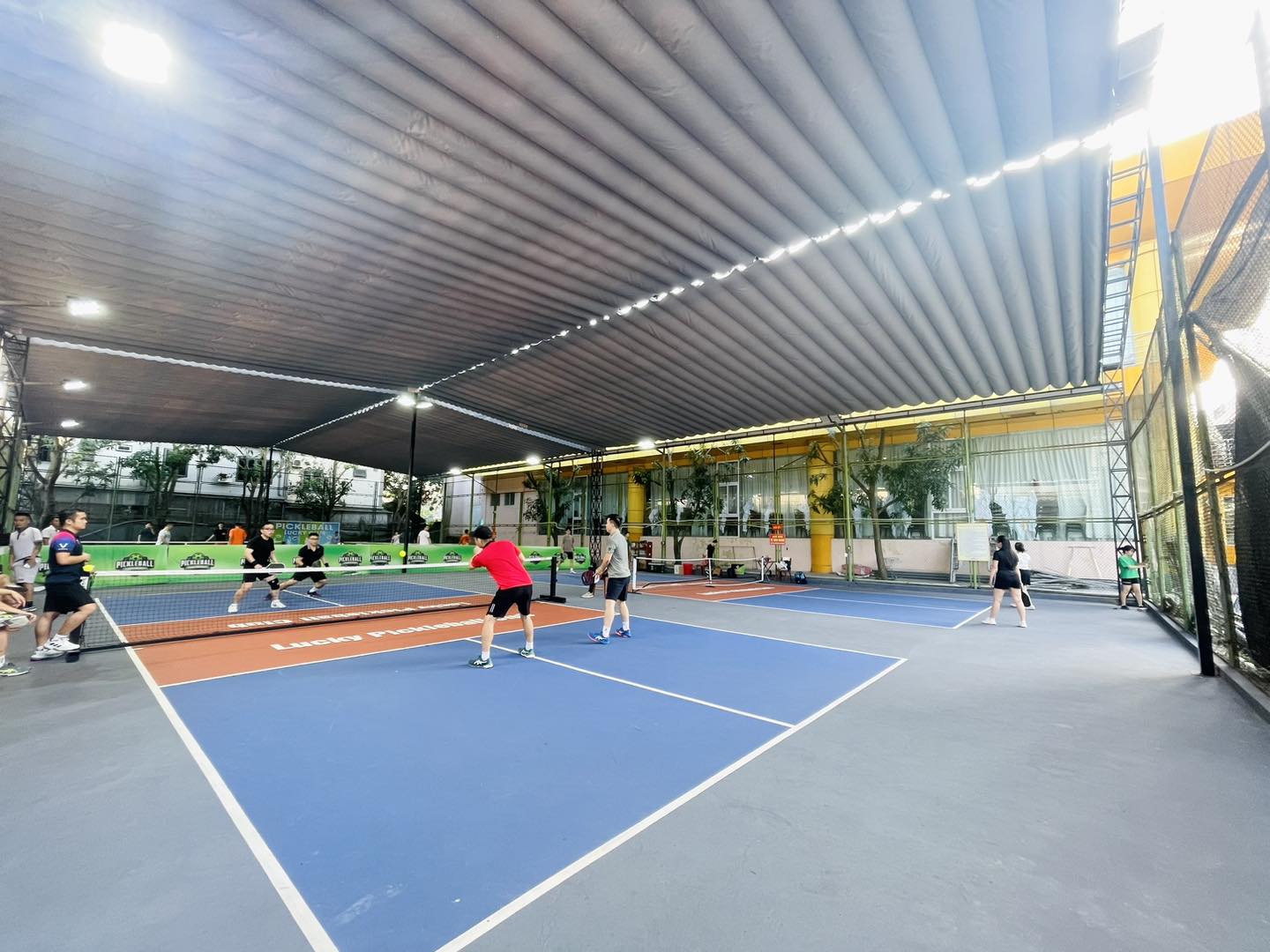 Thiết kế mái che sân Pickleball