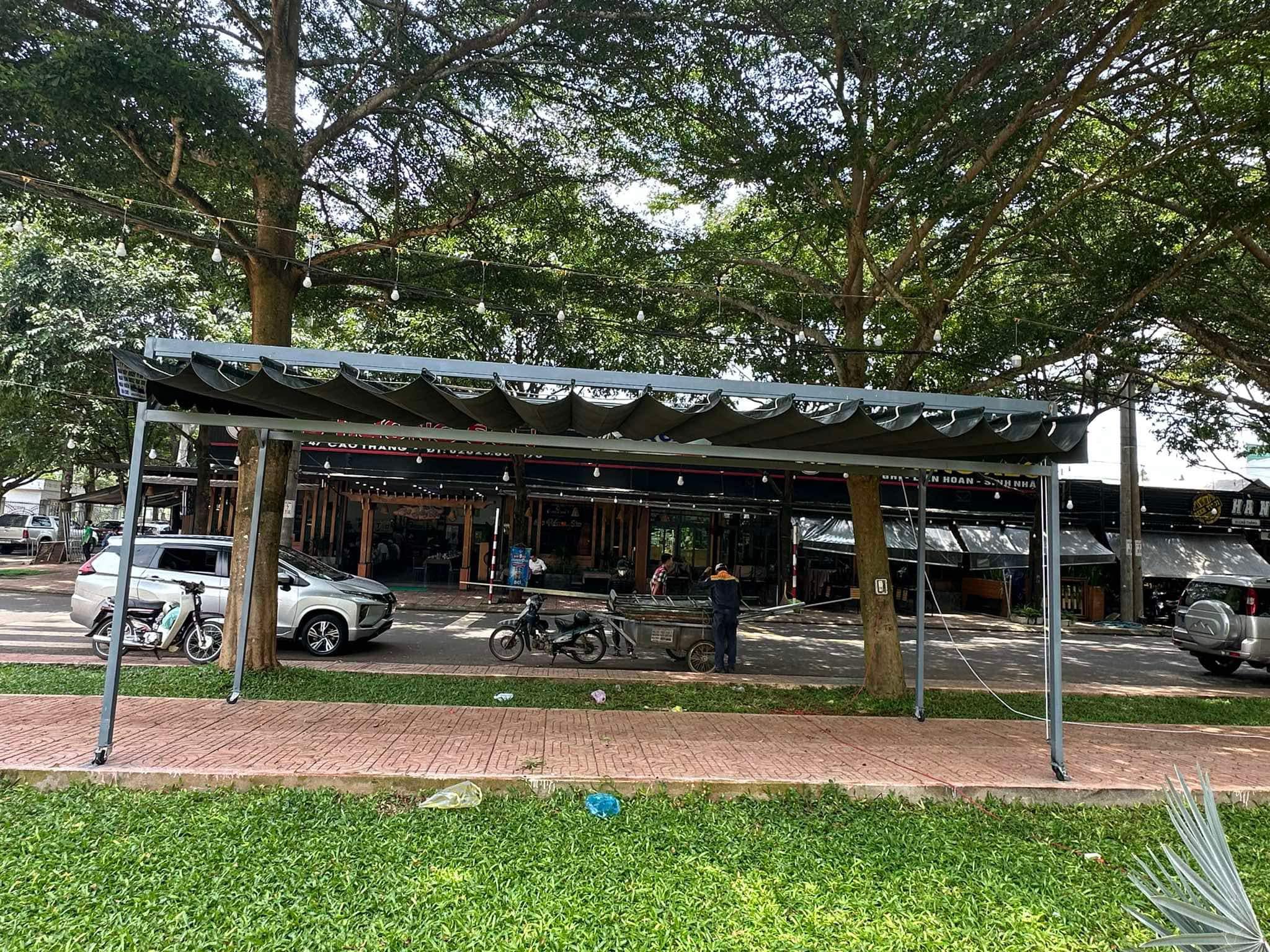 Mẫu bạt mái xếp lượn sóng che nắng mưa sân vườn đẹp Mẫu bạt mái xếp lượn sóng che nắng mưa sân vườn đẹp
