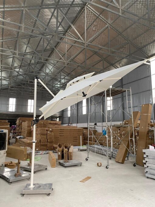 Ô dù lệch tâm vuông 2m5x2m5 màu trắng