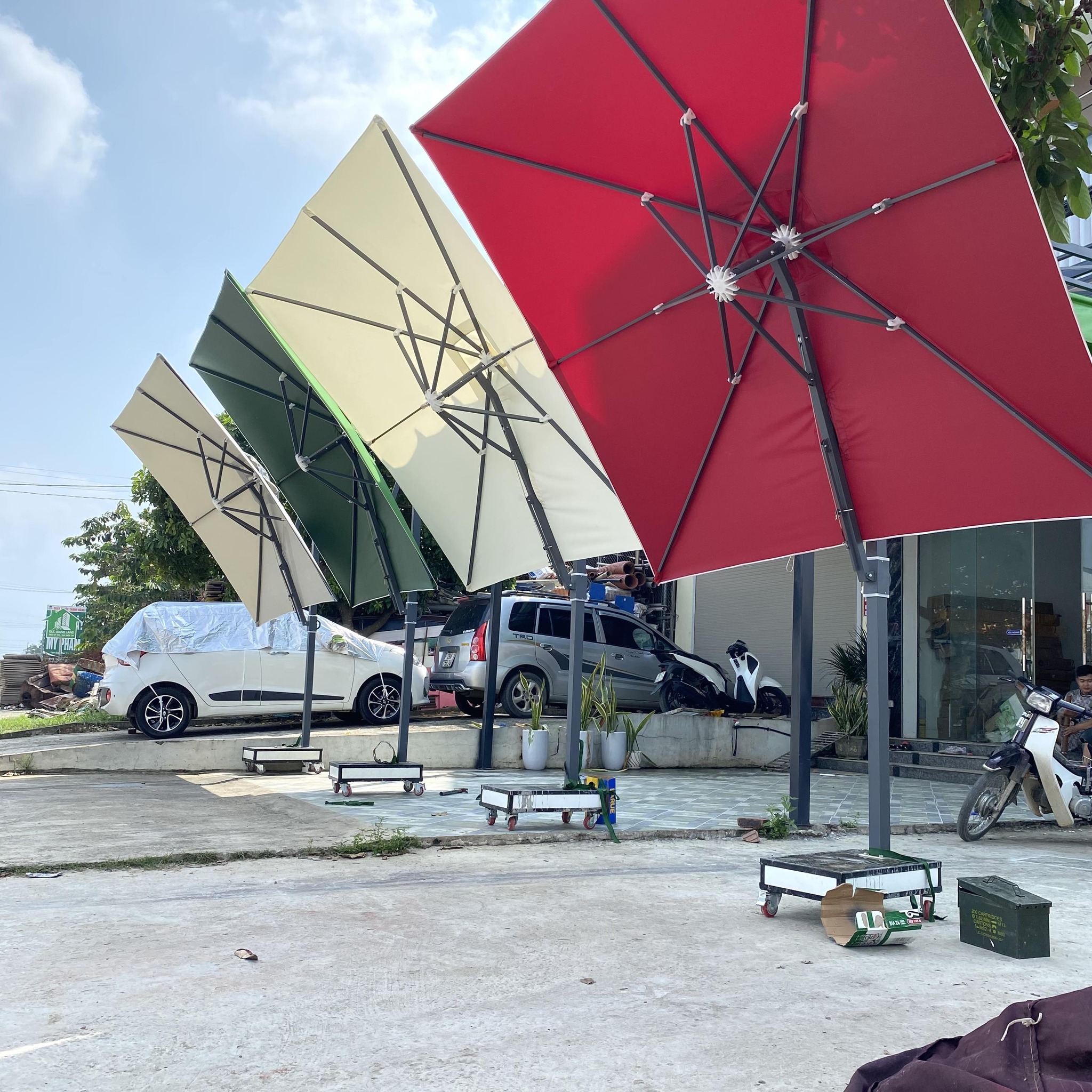Thay bạt áo dù che nắng mưa ngoài trời