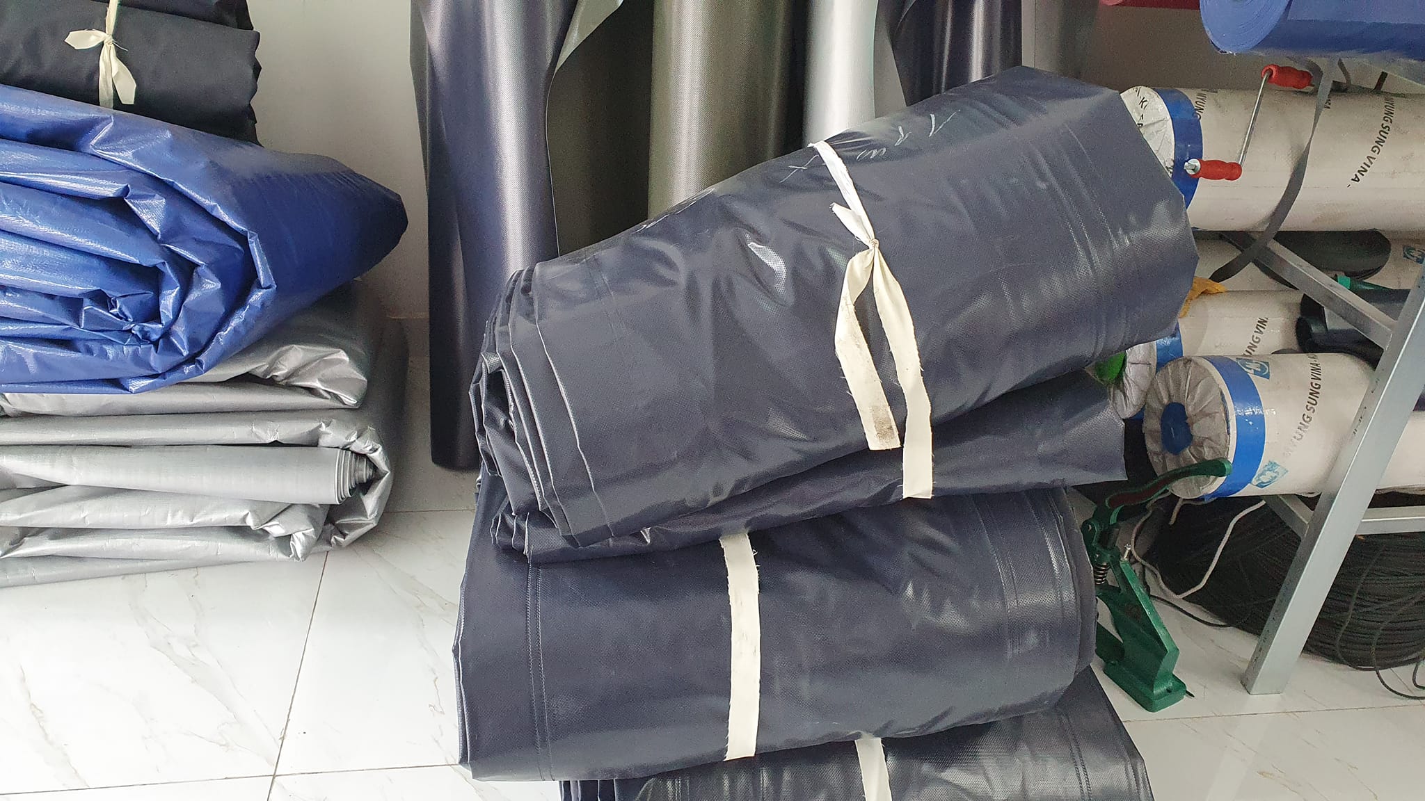Bạt trùm thùng xe tải PVC Bạt trùm thùng xe tải PVC