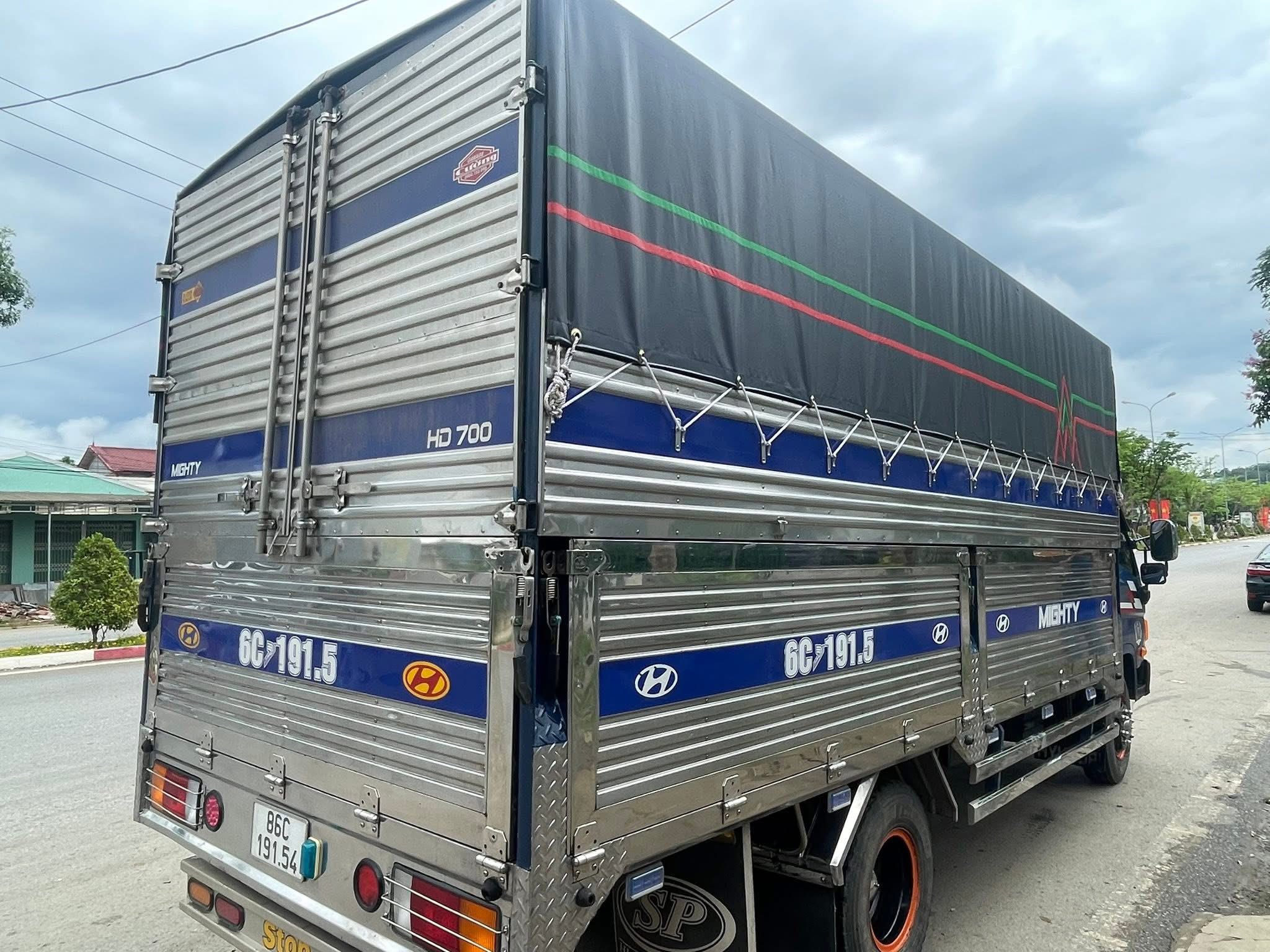 Bạt trùm thùng xe tải Bạt trùm thùng xe tải