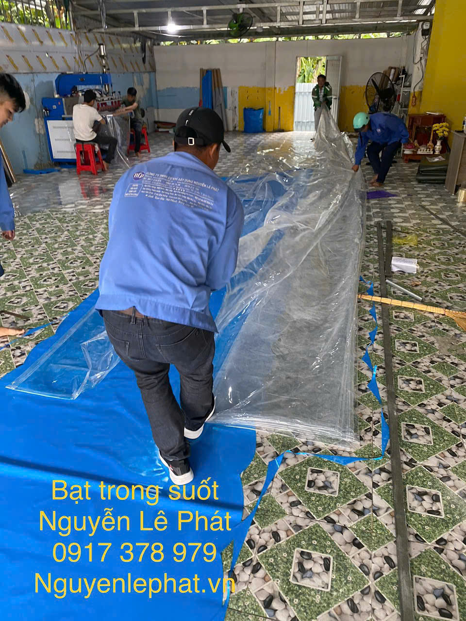 Các bước lắp đặt bạt trong suốt tại nhà đơn giản Các bước lắp đặt bạt trong suốt tại nhà đơn giản