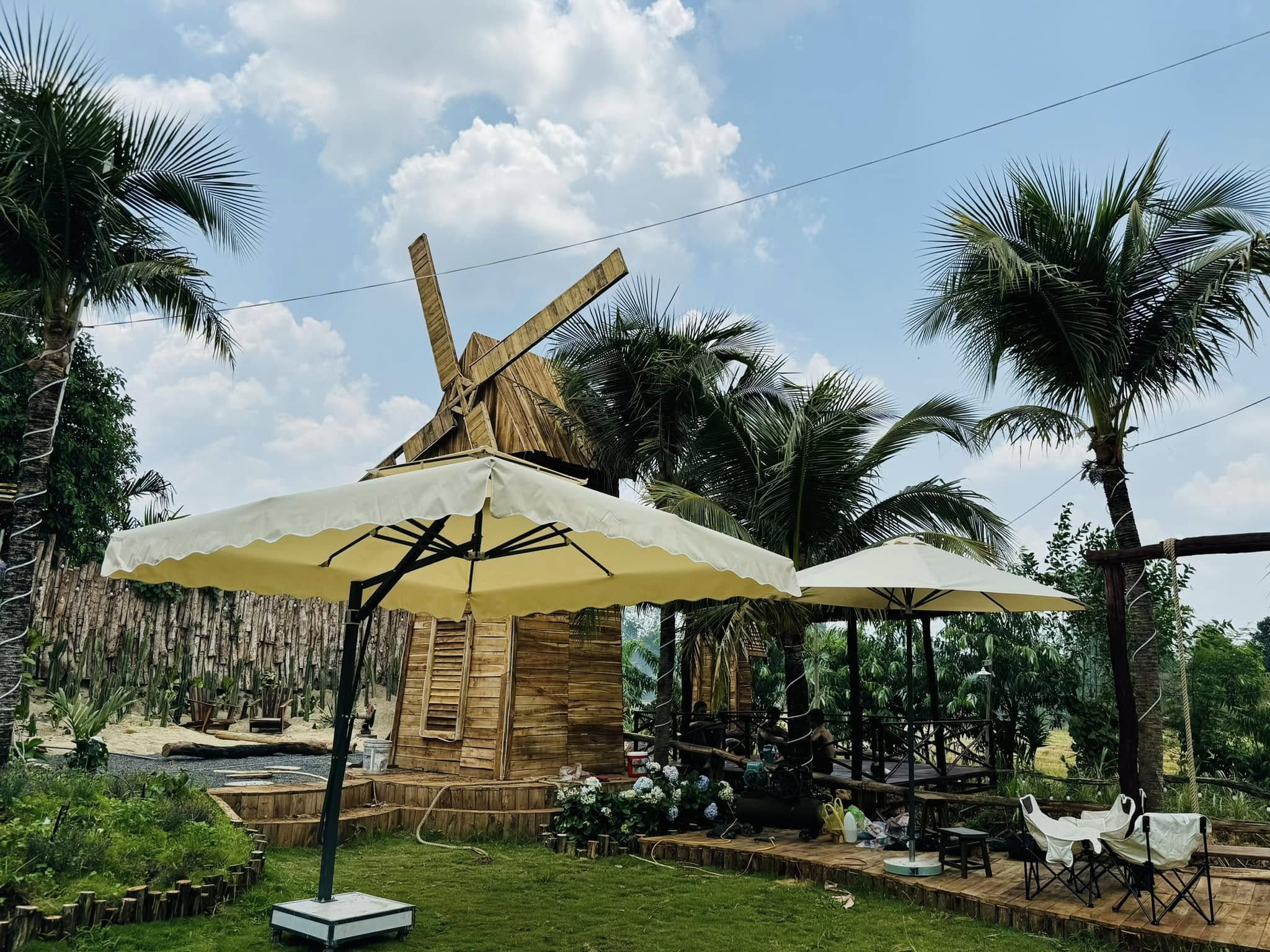Ô dù che nắng quán cafe ngoài trời vuông có bèo Ô dù che nắng quán cafe ngoài trời vuông có bèo