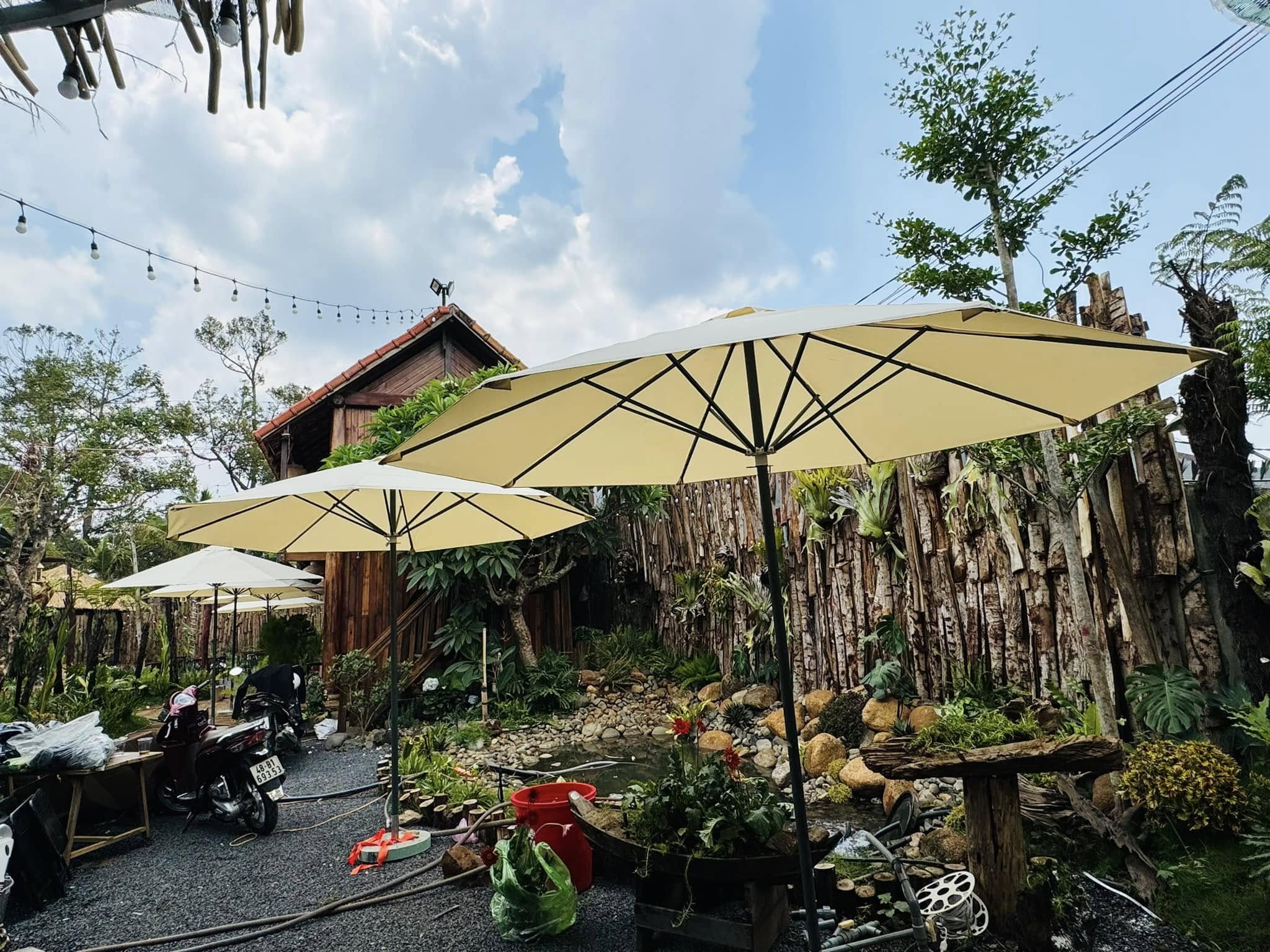 Mẫu dù che nắng mưa ngoài trời ở Huế đẹp Mẫu dù che nắng mưa ngoài trời ở Huế đẹp