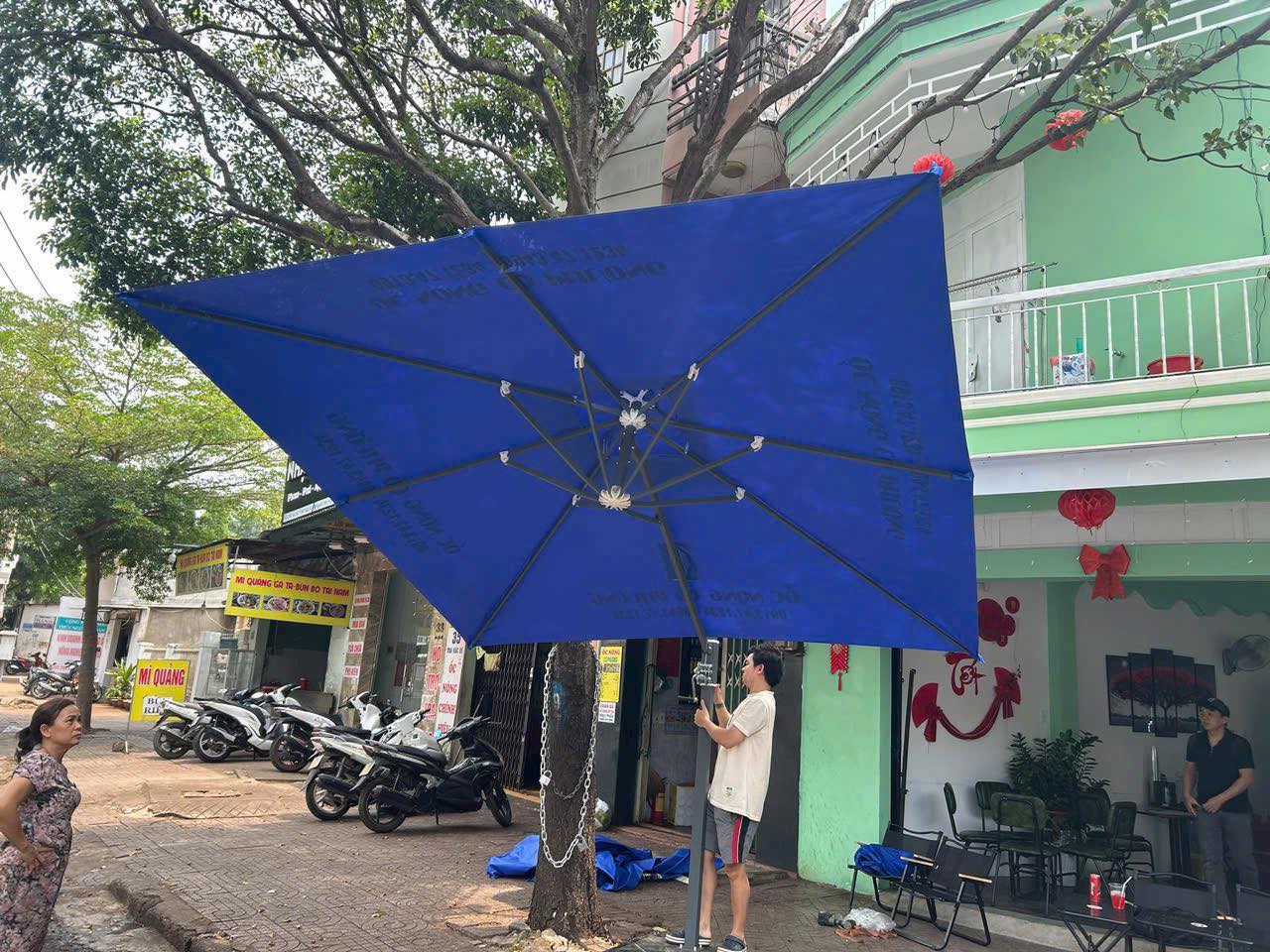 Ô dù lệch tâm nghiêng ở Huế Ô dù lệch tâm nghiêng ở Huế