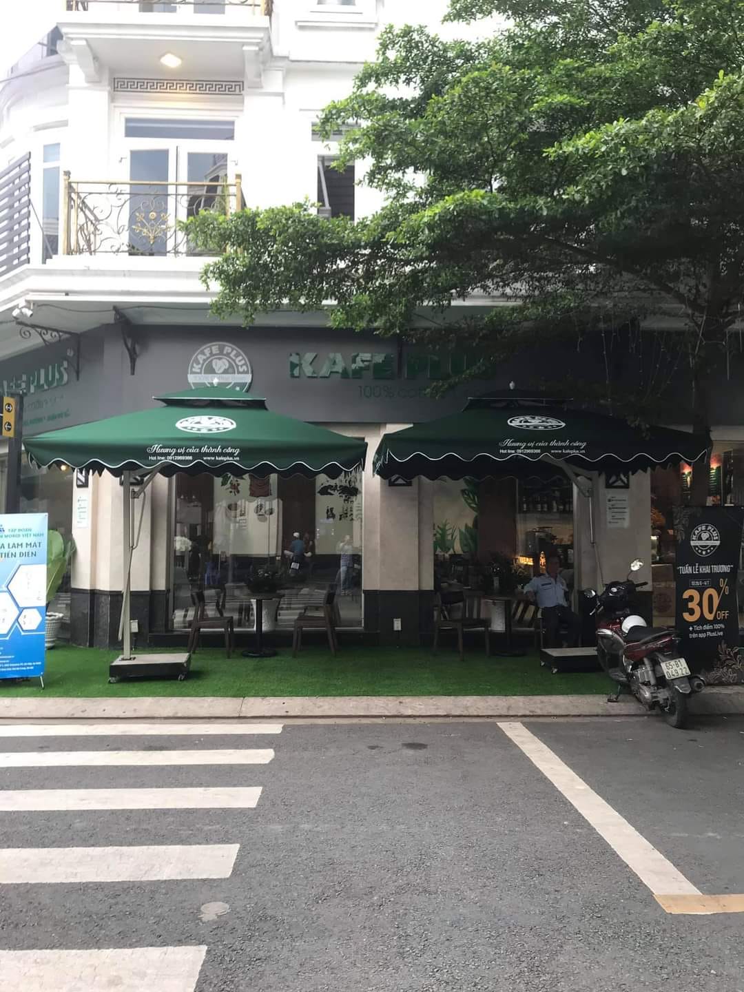 Mẫu ô dù che nắng quán cafe ngoài trời đẹp