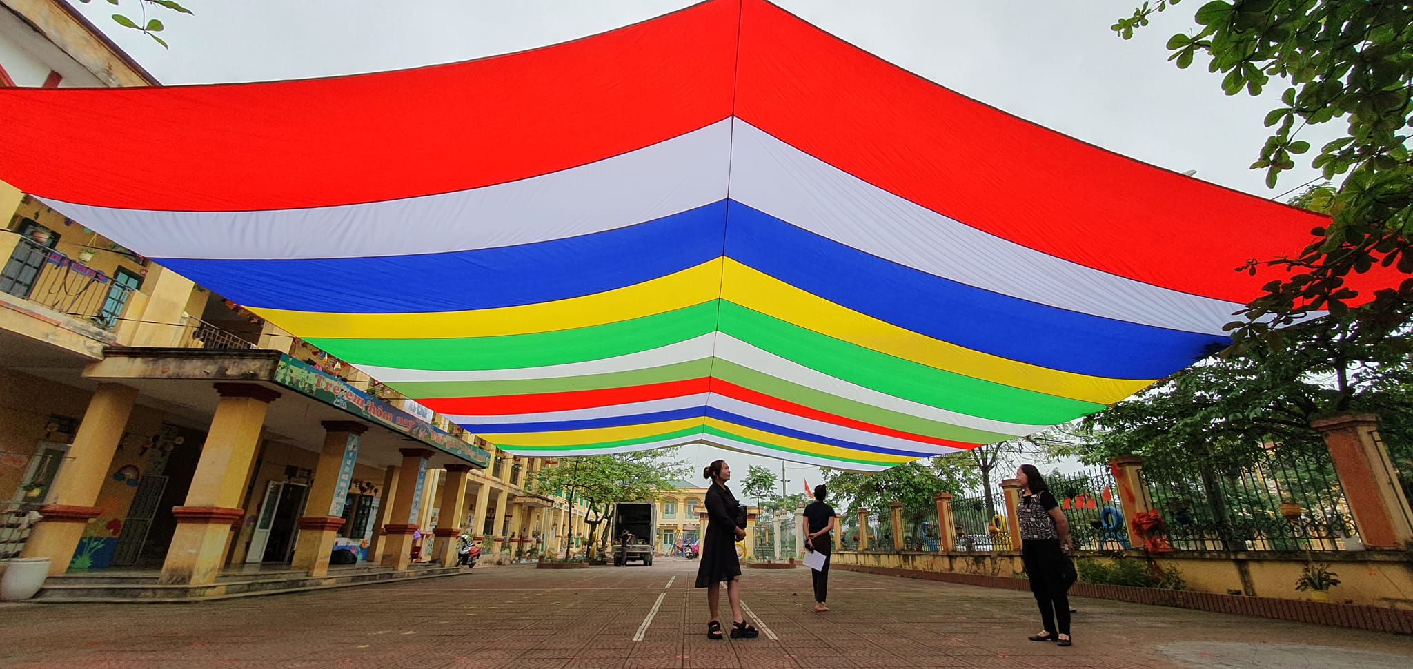 Dù che sự kiện sân trường học ở TPHCM Dù che sự kiện sân trường học ở TPHCM