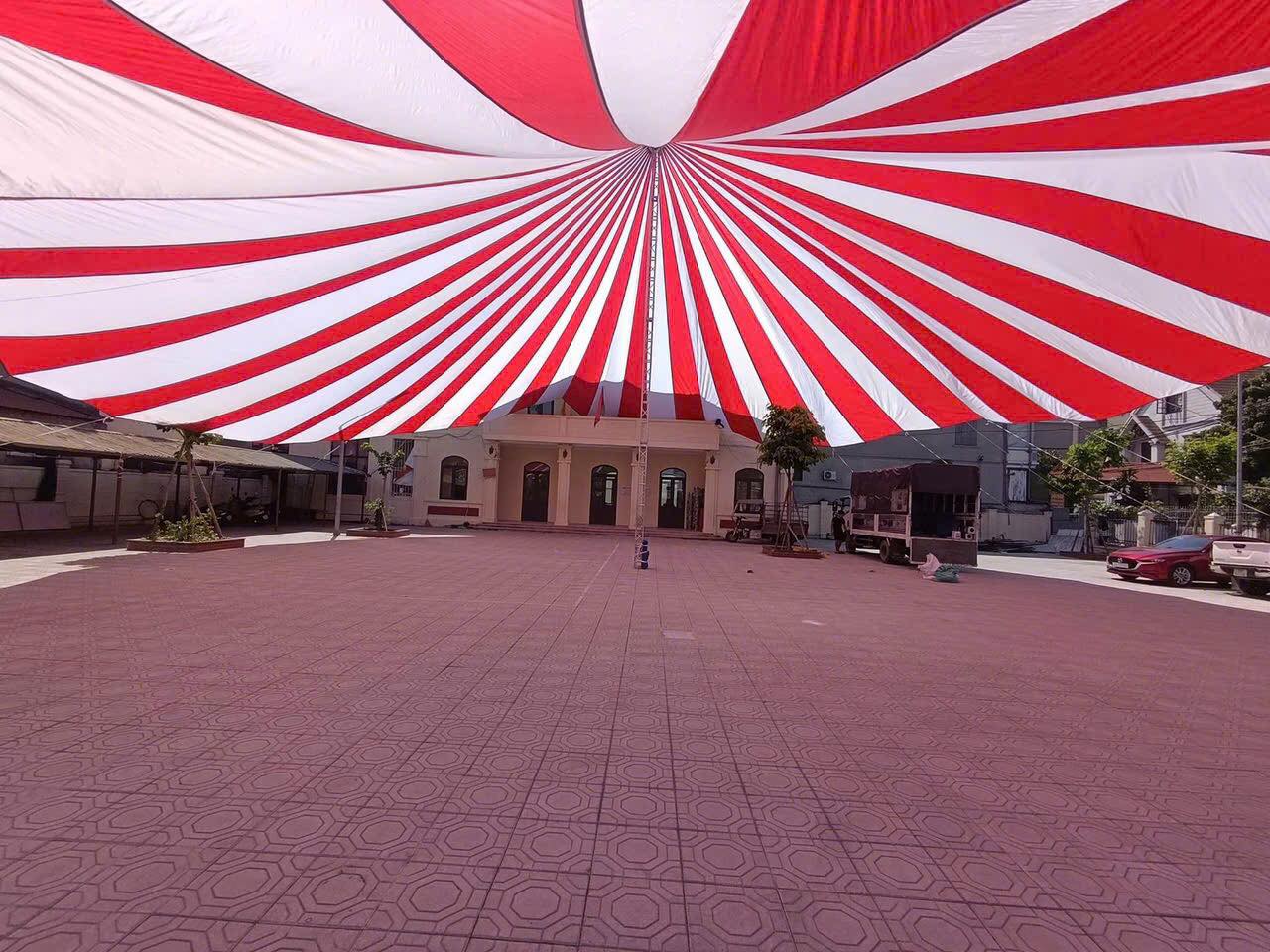 Dù che sự kiện sân trường học ở Trà Vinh