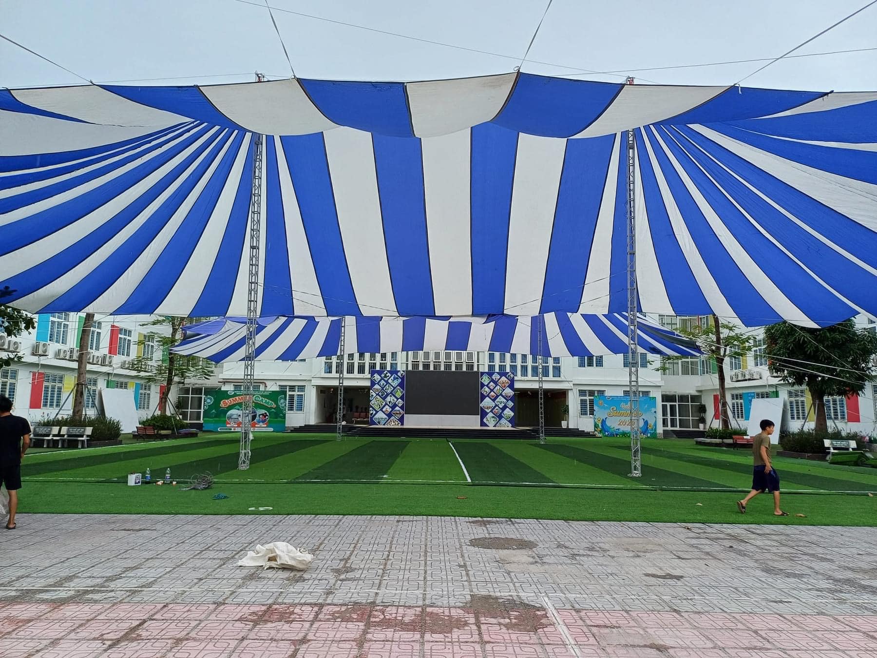 Dù elip che nắng sự kiện sân trường Dù elip che nắng sự kiện sân trường