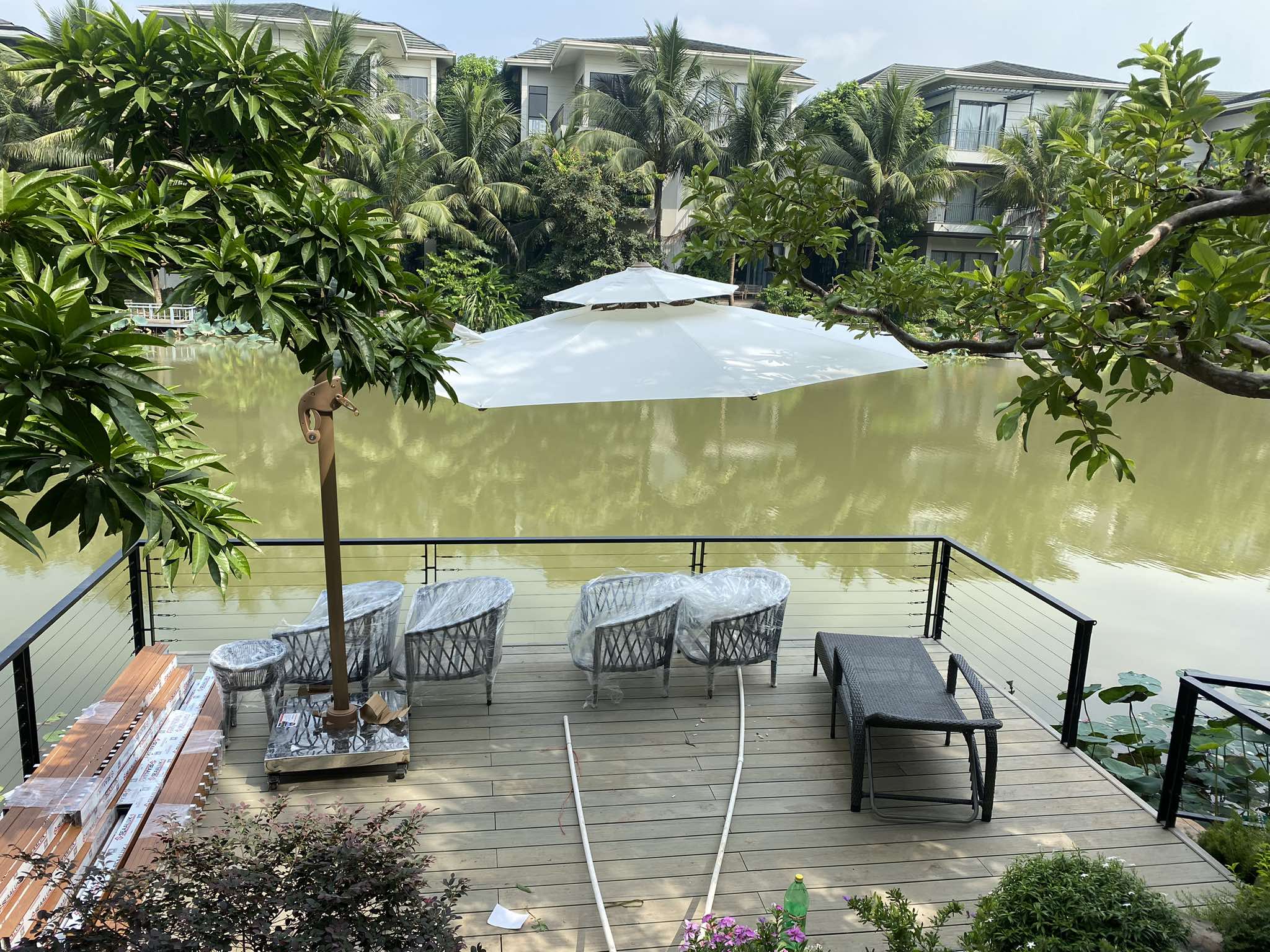 Mẫu ô dù che nắng hồ bơi resort đẹp Hà Tĩnh