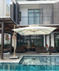 Ô dù lệch tâm che nắng hồ bơi tại Nha Trang