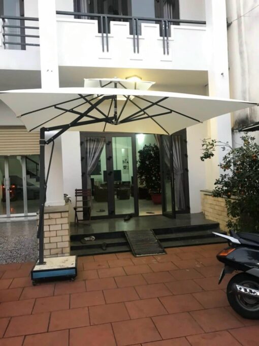 Dù lệch tâm vuông 3m hợp kim nhôm xoay 360 màu trắng