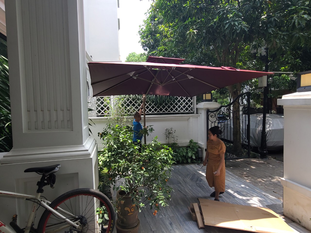Ô dù che nắng mưa ngoài trời ở Kon Tum