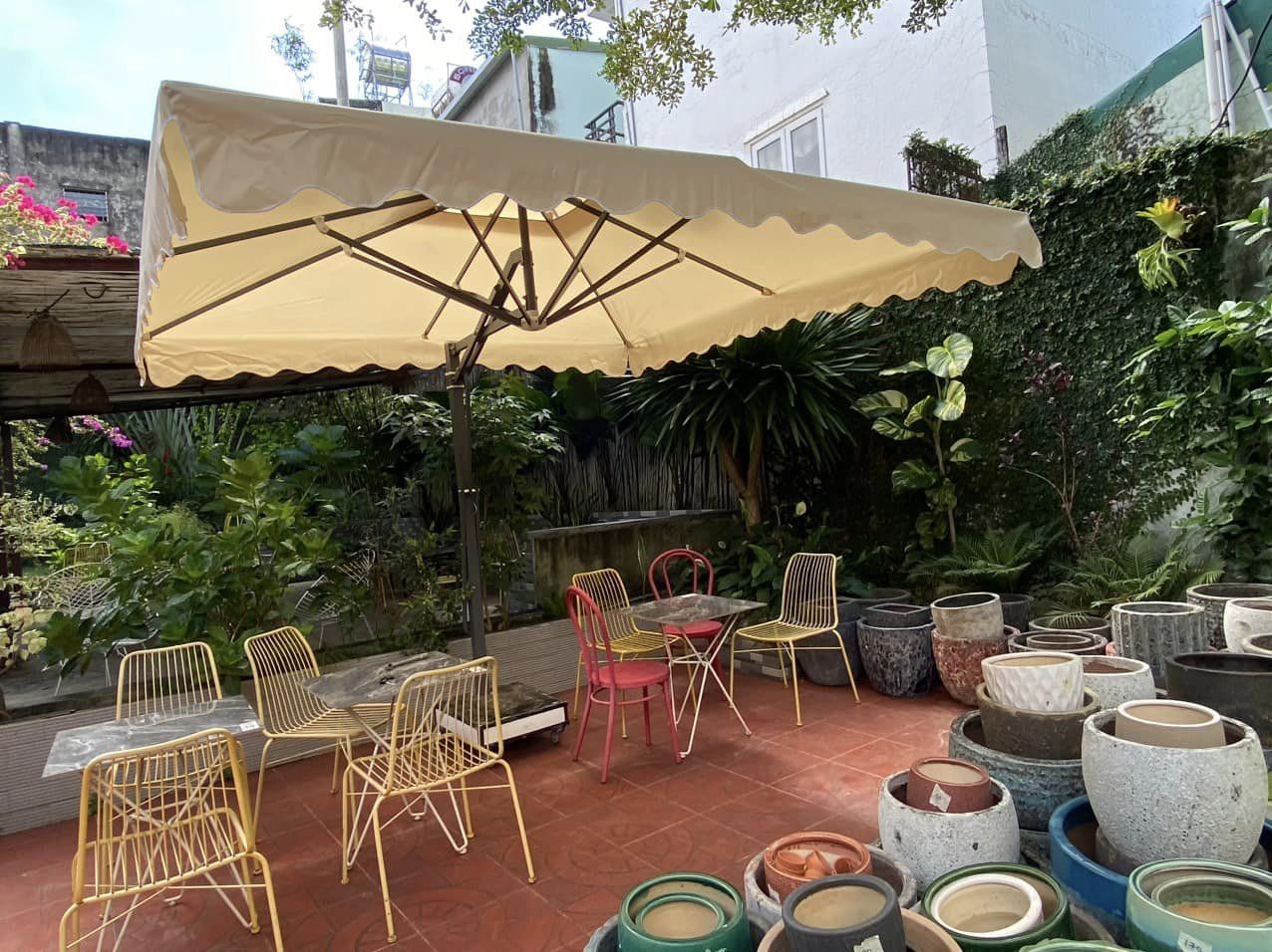 Ô dù che nắng mưa ngoài trời ở Lâm Đồng