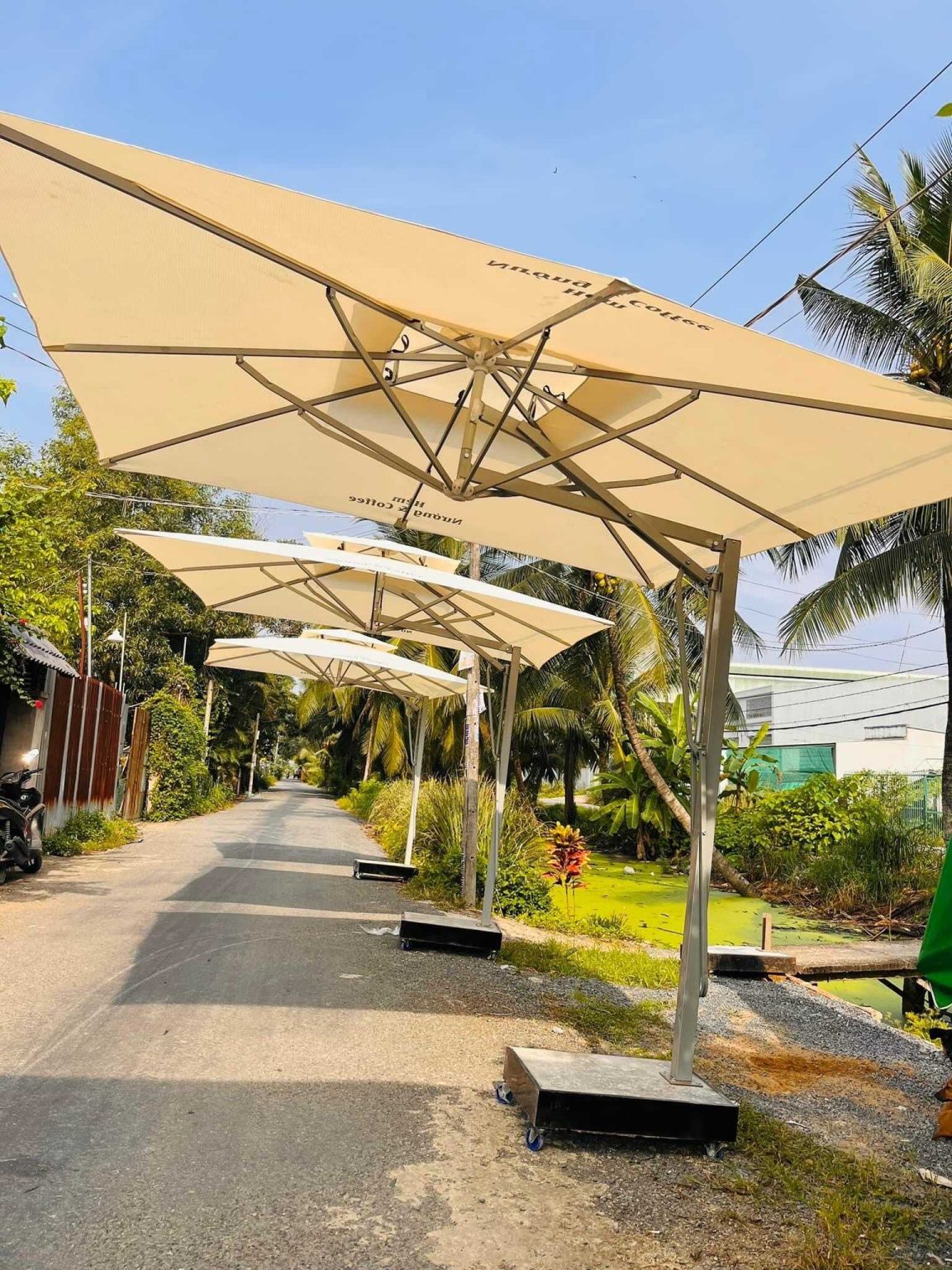 Dù che nắng ngoài trời tại Quảng Trị