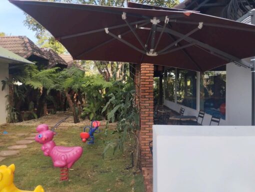 Ô dù lệch tâm vuông 2m5x2m5 màu đỏ Thanh Hoá