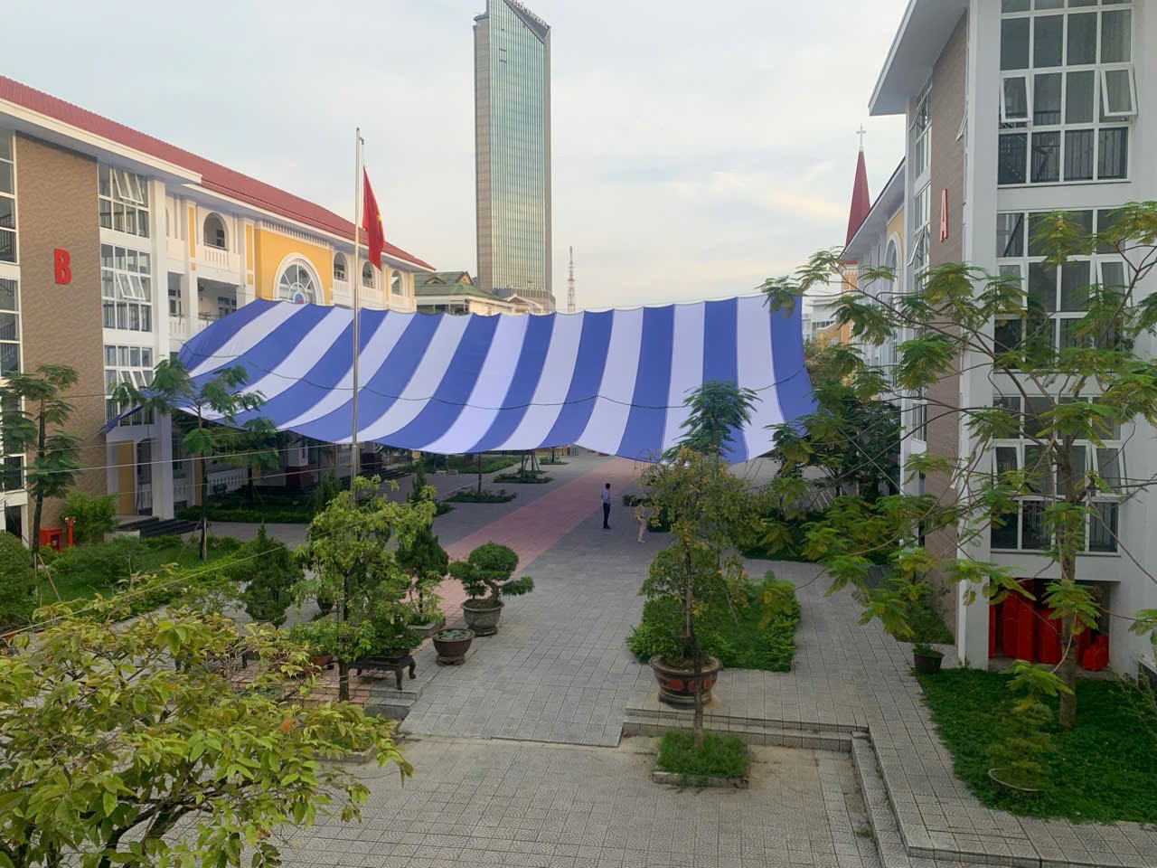 Dù che nắng sự kiện sân trường học ở Đà Nẵng