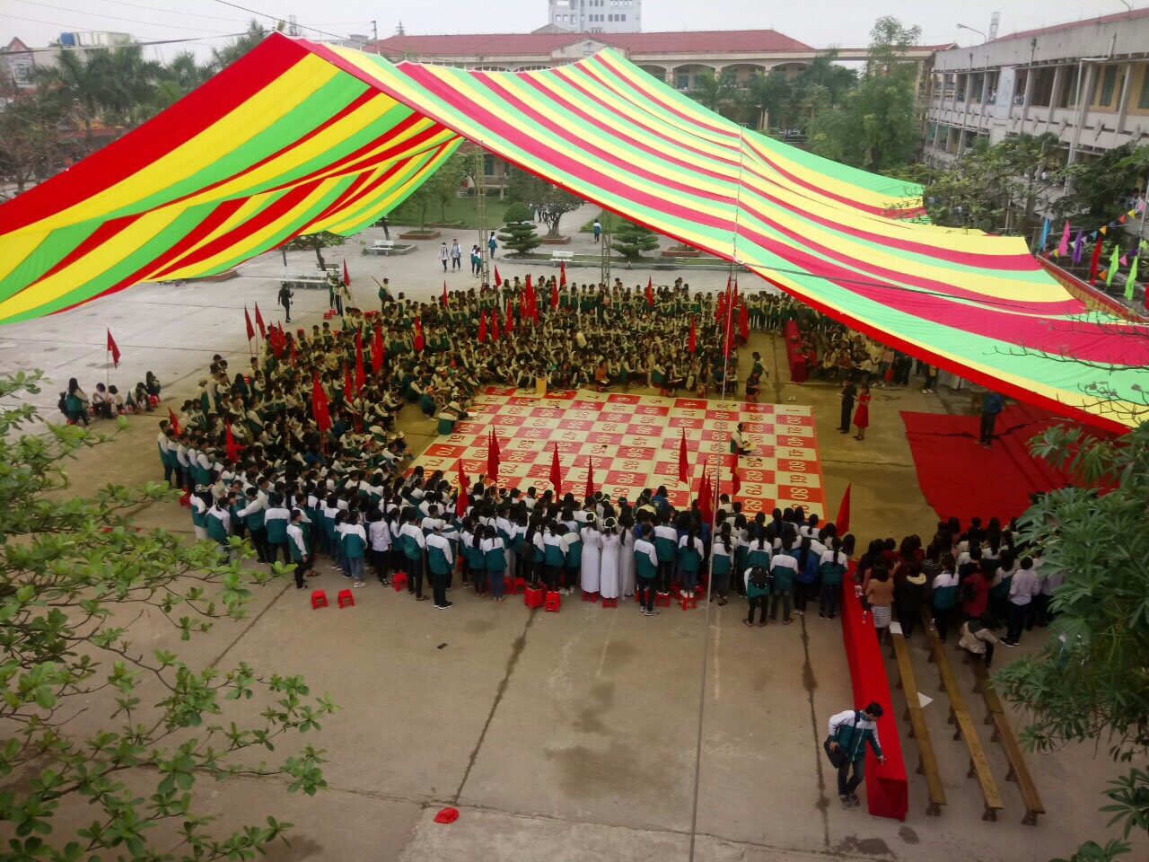 Dù che nắng sự kiện sân Dù che nắng sự kiện sân trường học ở Hà Tĩnh Dù che nắng sự kiện sân Dù che nắng sự kiện sân trường học ở Hà Tĩnh