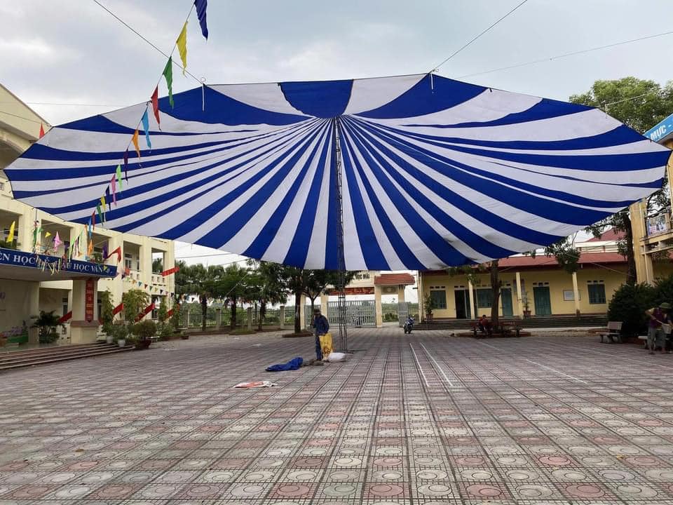 Dù che nắng sự kiện sân trường học ở Hà Tĩnh Dù che nắng sự kiện sân trường học ở Hà Tĩnh