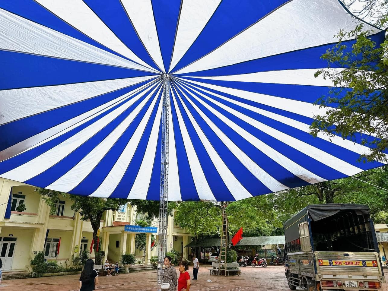 Dù che nắng sự kiện sân trường học ở Đà Nẵng