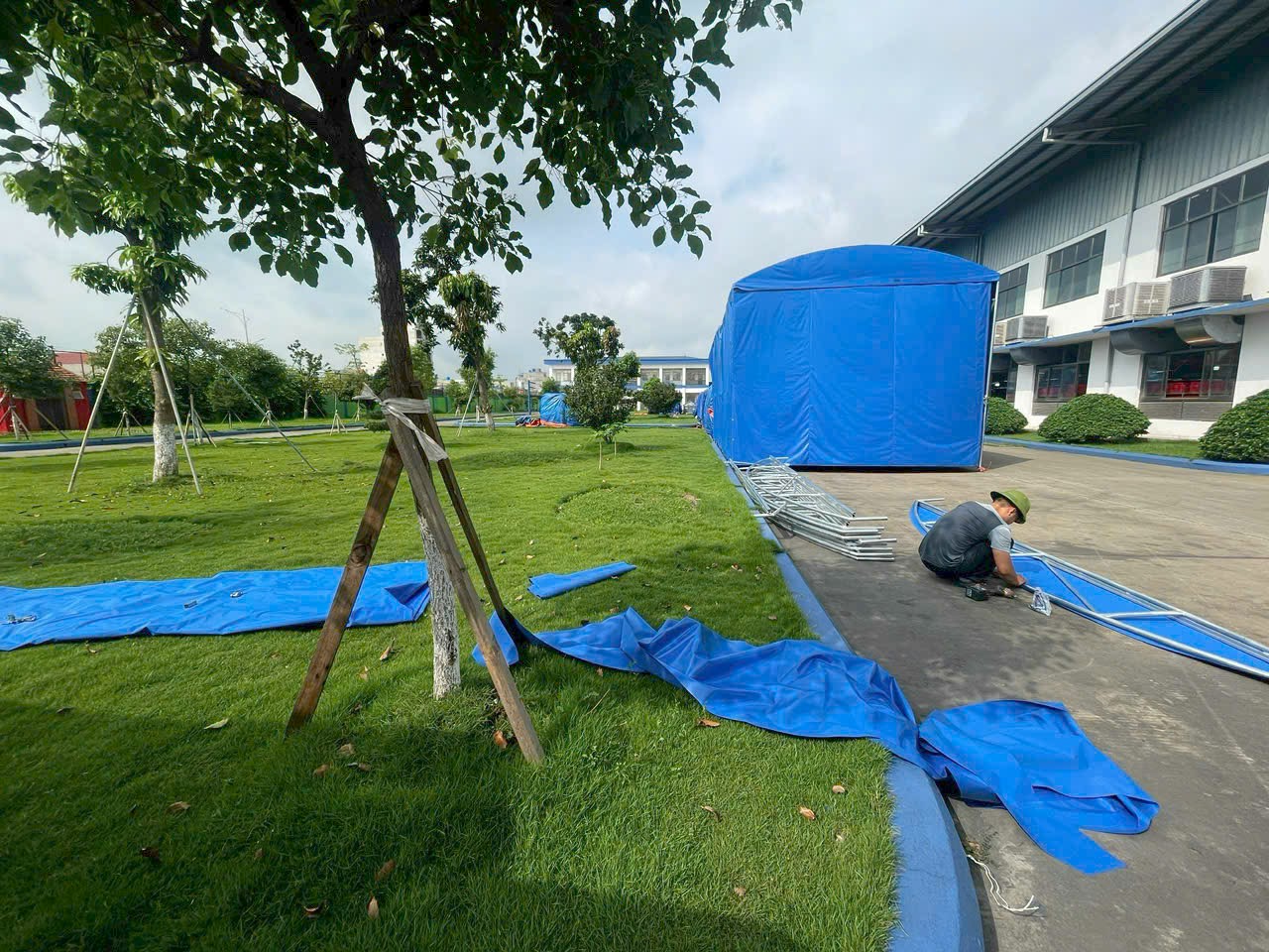 Thi công lắp đặt mái che trượt Punta, nhà bạt vòm khung xếp Thi công lắp đặt mái che trượt Punta, nhà bạt vòm khung xếp