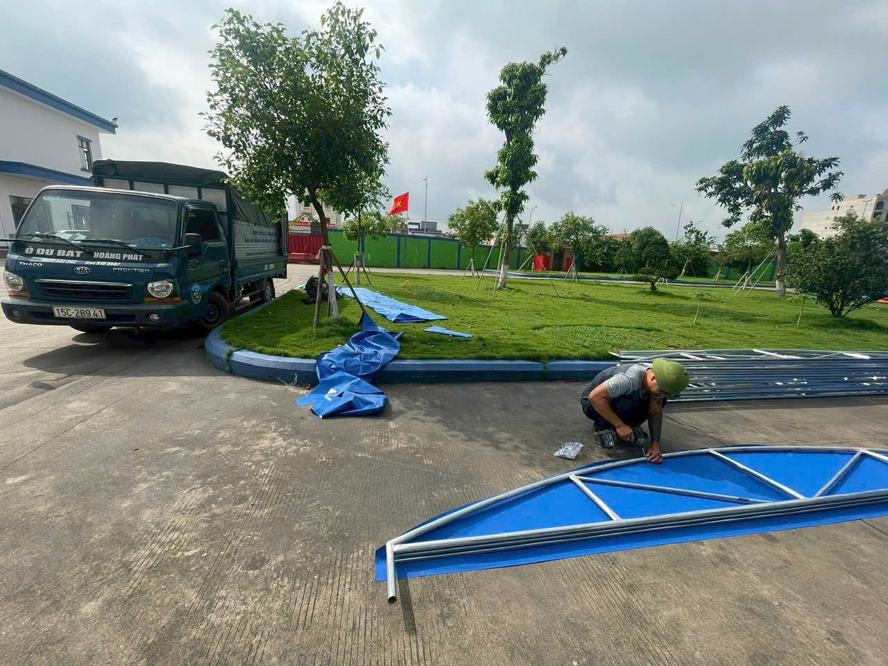 Thi công lắp đặt mái che trượt Punta, nhà bạt vòm khung xếp Thi công lắp đặt mái che trượt Punta, nhà bạt vòm khung xếp