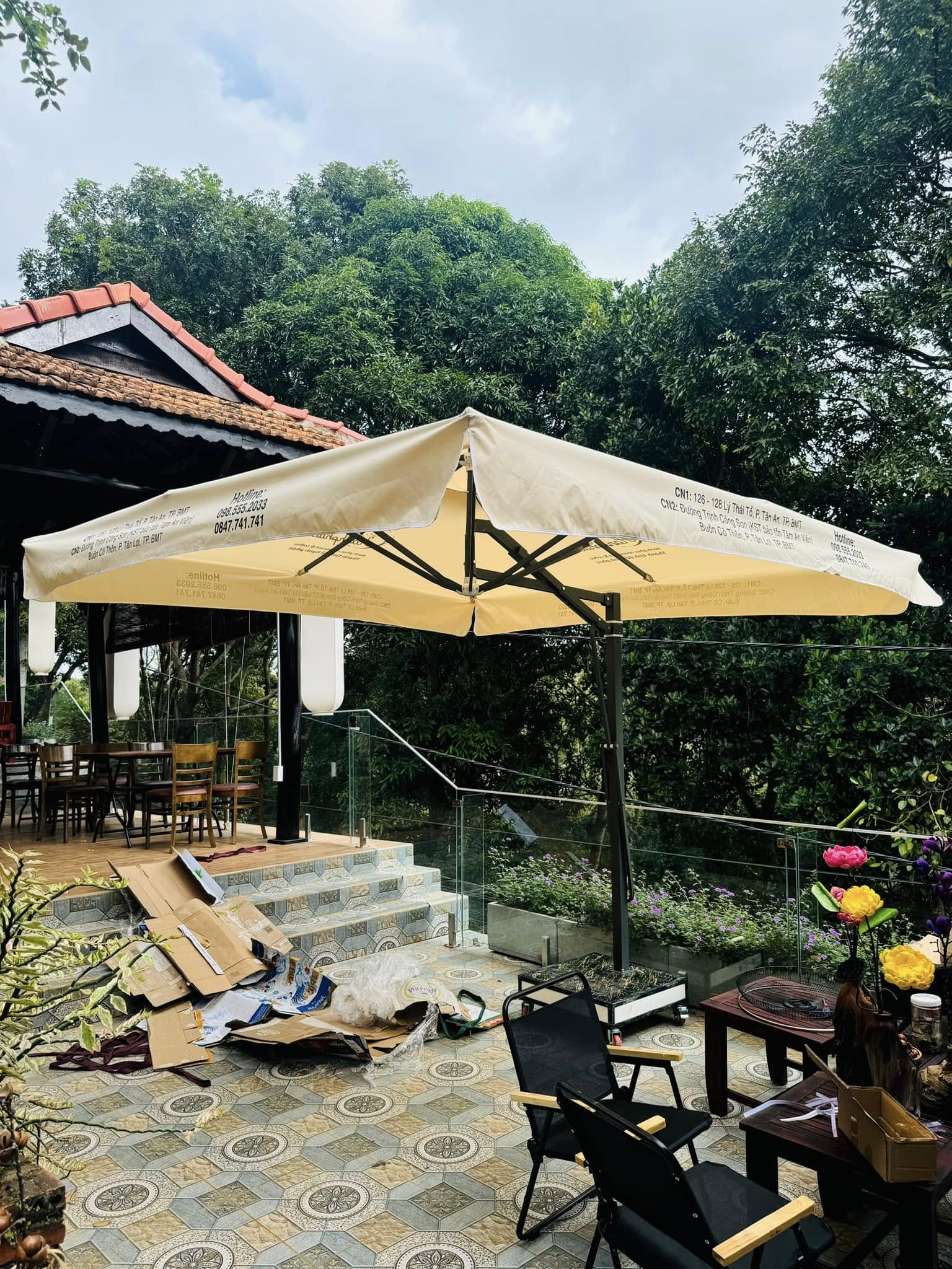 Ô dù lệch tâm vuông ở Đà Lạt Ô dù lệch tâm vuông ở Đà Lạt