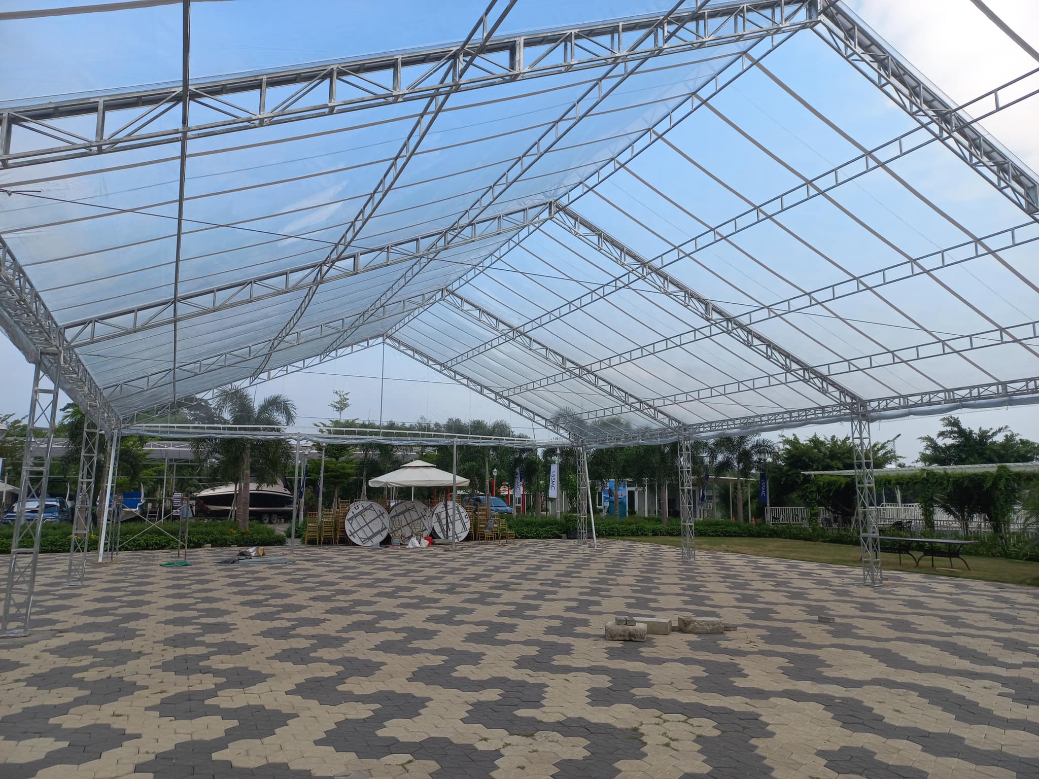 Nhà bạt mái trong suốt Nhà bạt mái trong suốt