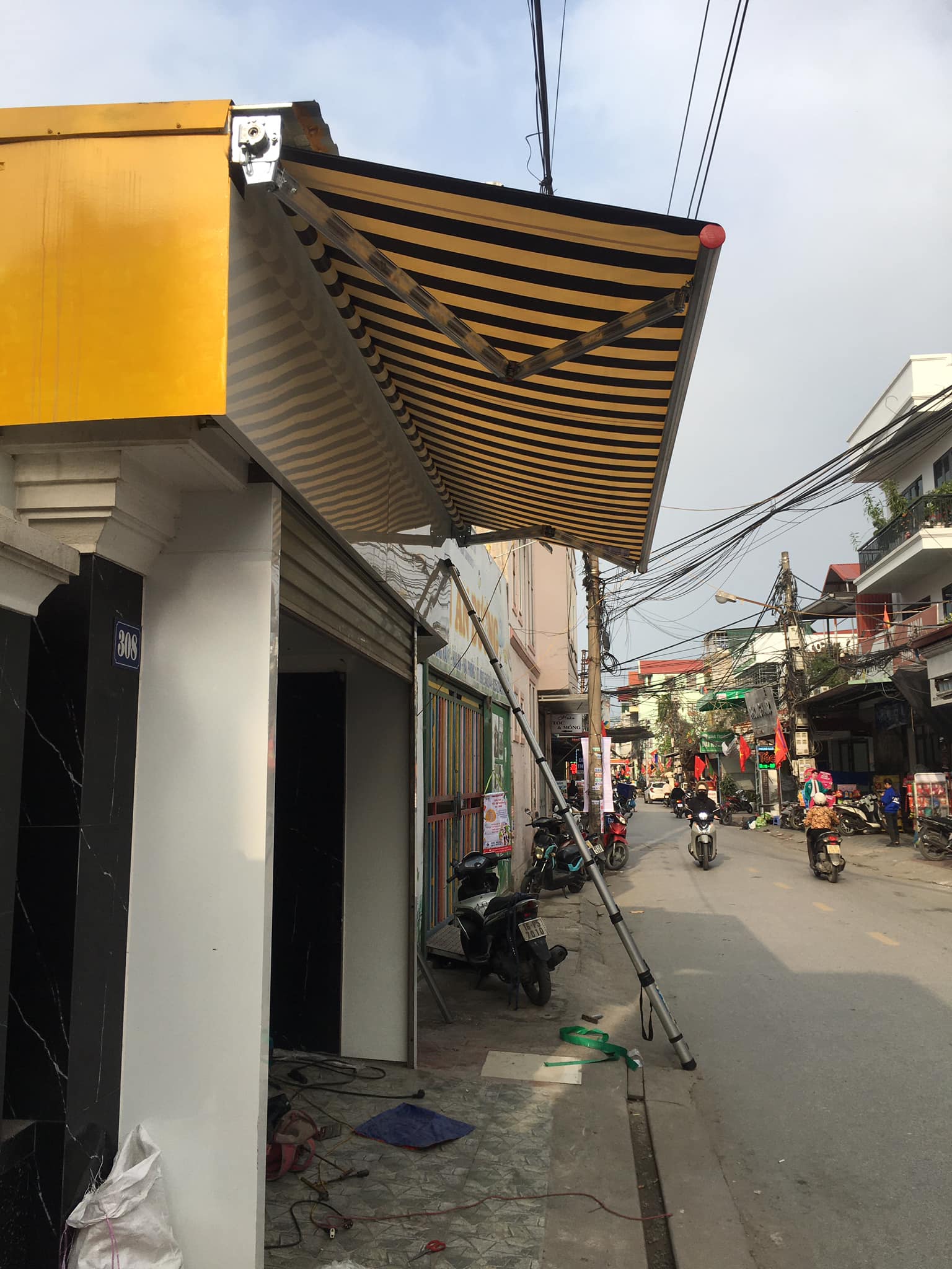 Bạt tay quay mái hiên che nắng Quận Phú Nhuận Bạt tay quay mái hiên che nắng Quận Phú Nhuận