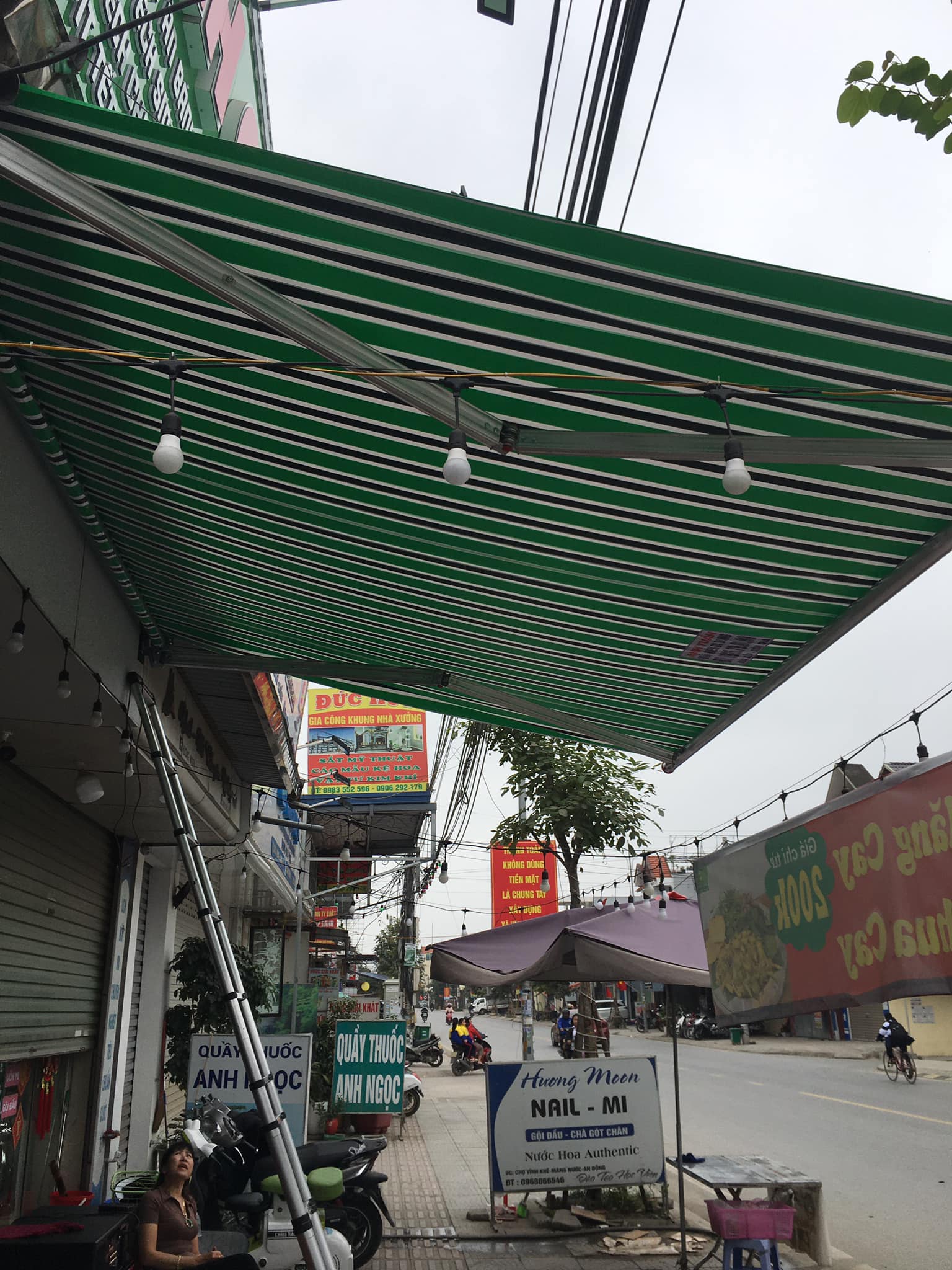 Bạt tay quay mái hiên che nắng Quận Phú Nhuận Bạt tay quay mái hiên che nắng Quận Phú Nhuận