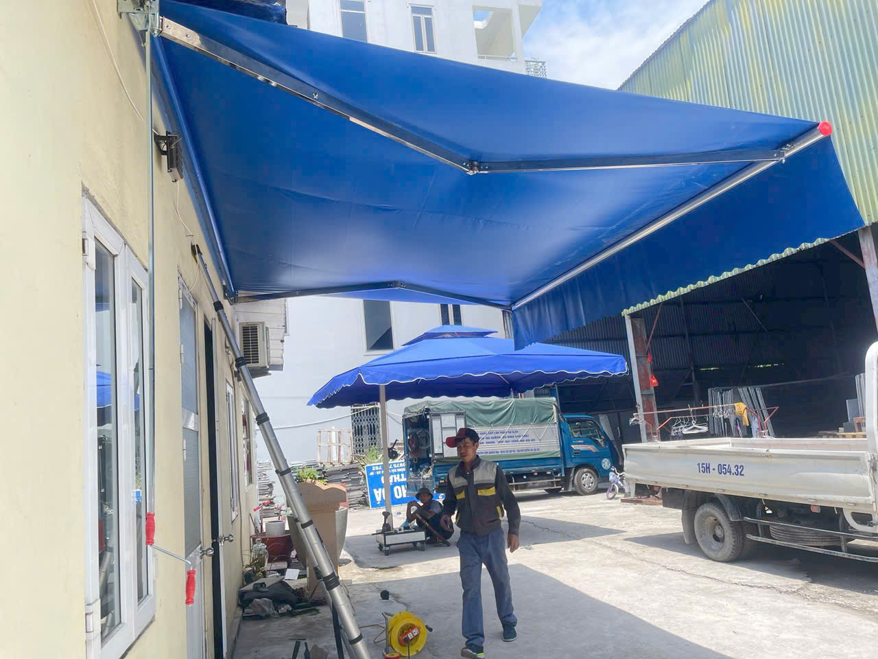 Thay bạt mái hiên di động tay quay ở Biên Hoà Thay bạt mái hiên di động tay quay ở Biên Hoà