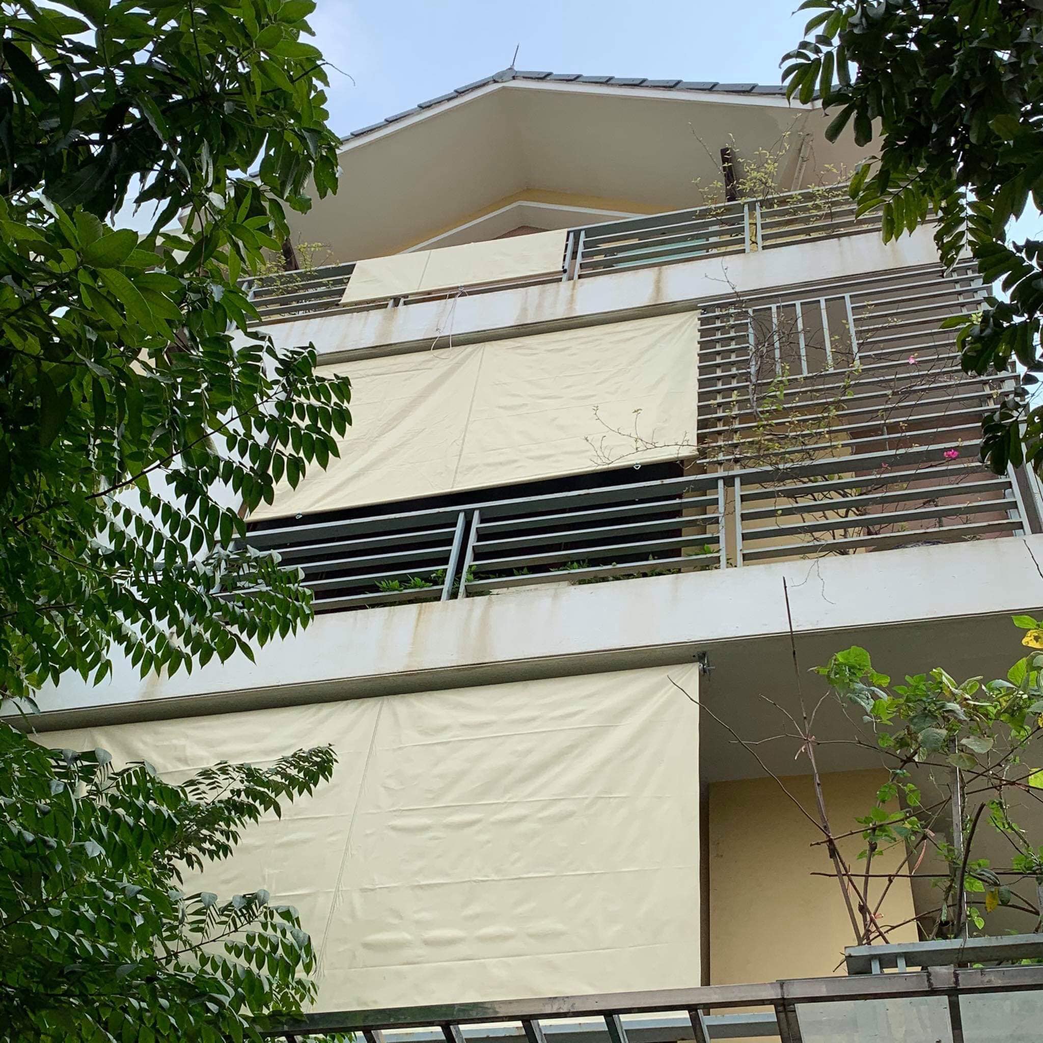 Bạt che nắng mưa tự cuốn tại Biên Hoà Bạt che nắng mưa tự cuốn tại Biên Hoà