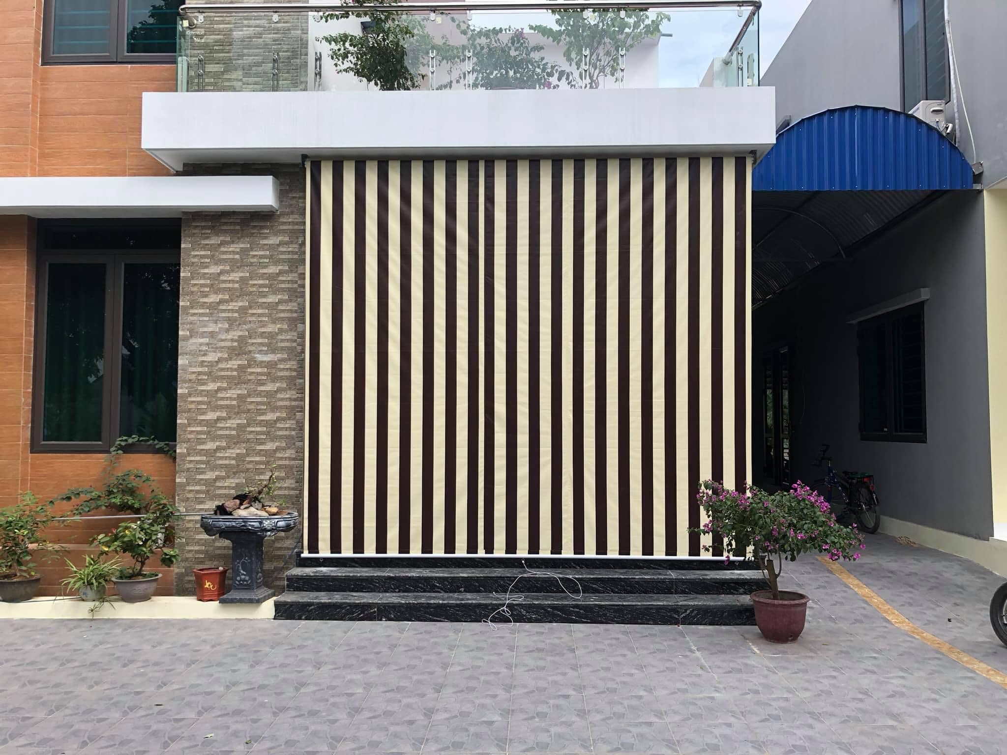 Bạt che nắng tự cuốn che nắng mưa ở Thuận An Bạt che nắng tự cuốn che nắng mưa ở Thuận An