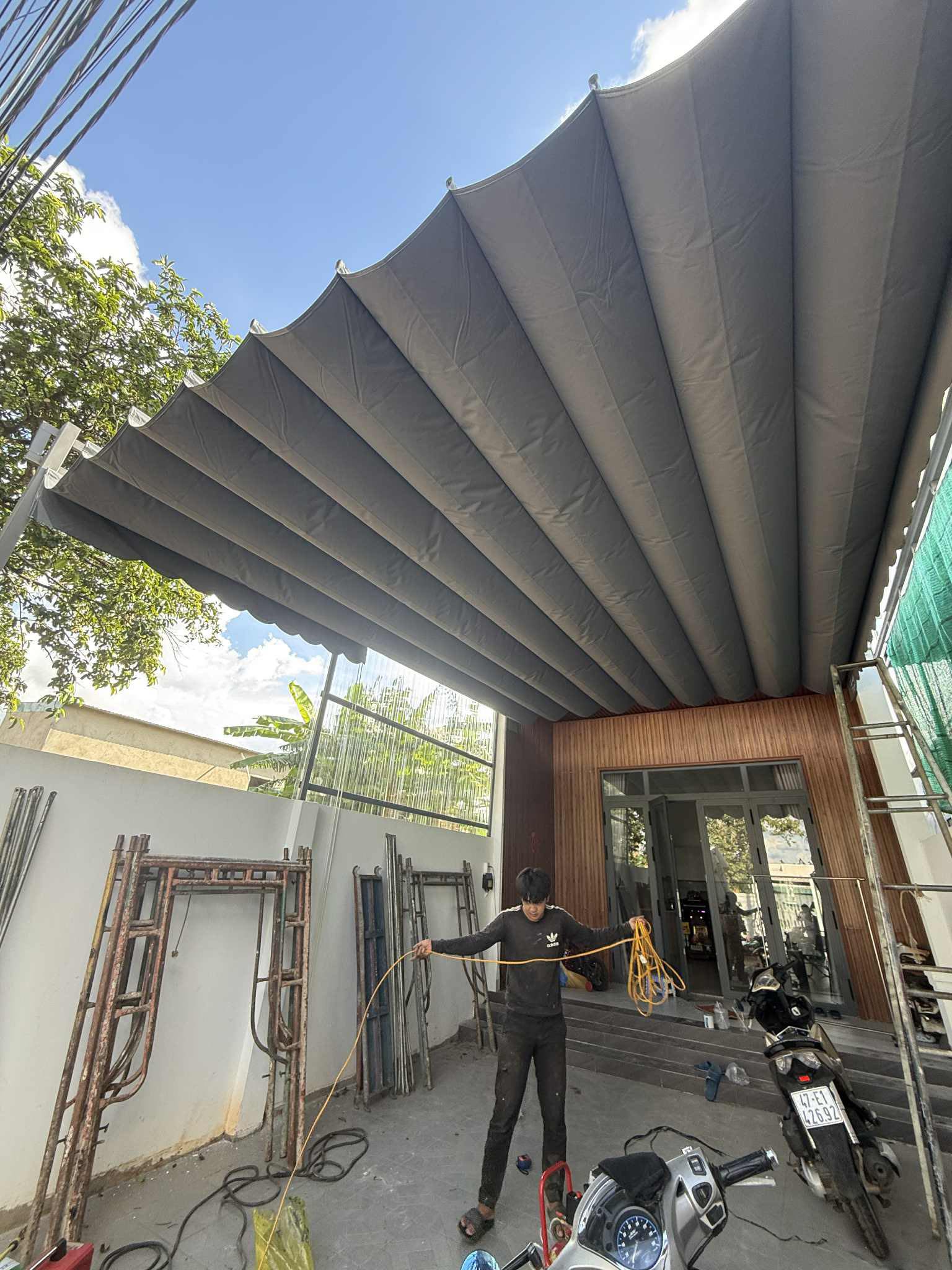 Bạt mái xếp di động che nắng mưa ở Biên Hoà Bạt mái xếp di động che nắng mưa ở Biên Hoà