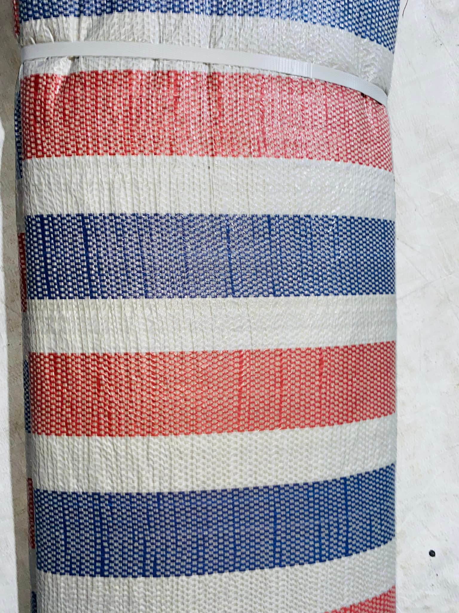 Bạt dứa kẻ sọc 3 màu che công trình xây dựng Bạt dứa kẻ sọc 3 màu che công trình xây dựng