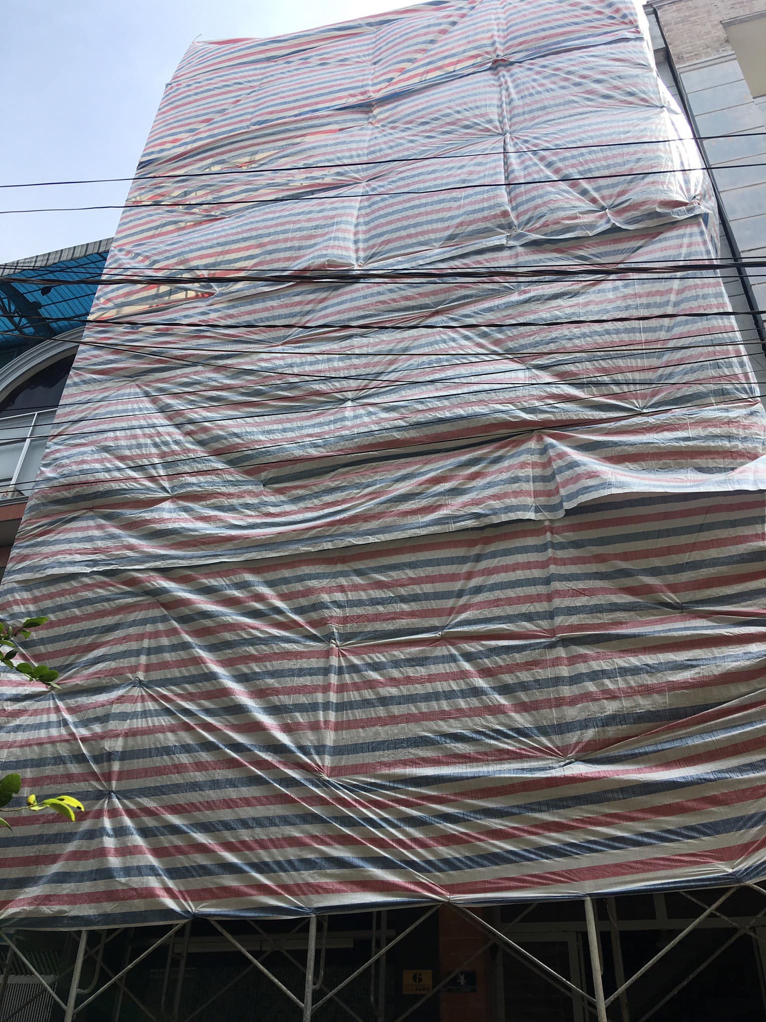 Bạt dứa kẻ sọc che bụi công trình xây dựng Bạt dứa kẻ sọc che bụi công trình xây dựng