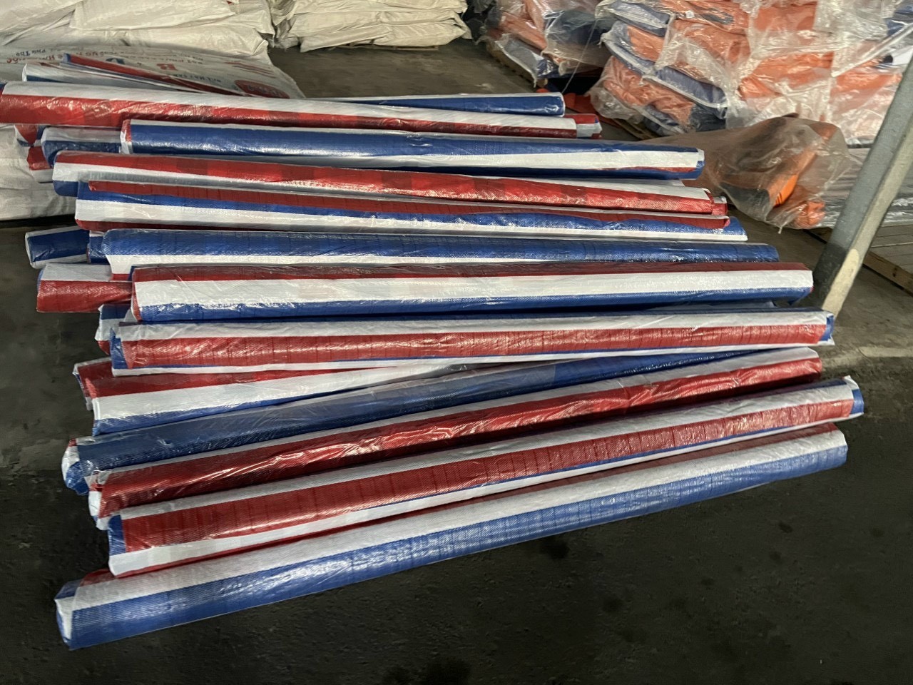 Bạt dứa kẻ sọc 3 màu khổ 3,8m x50m Bạt dứa kẻ sọc 3 màu khổ 3,8m x50m